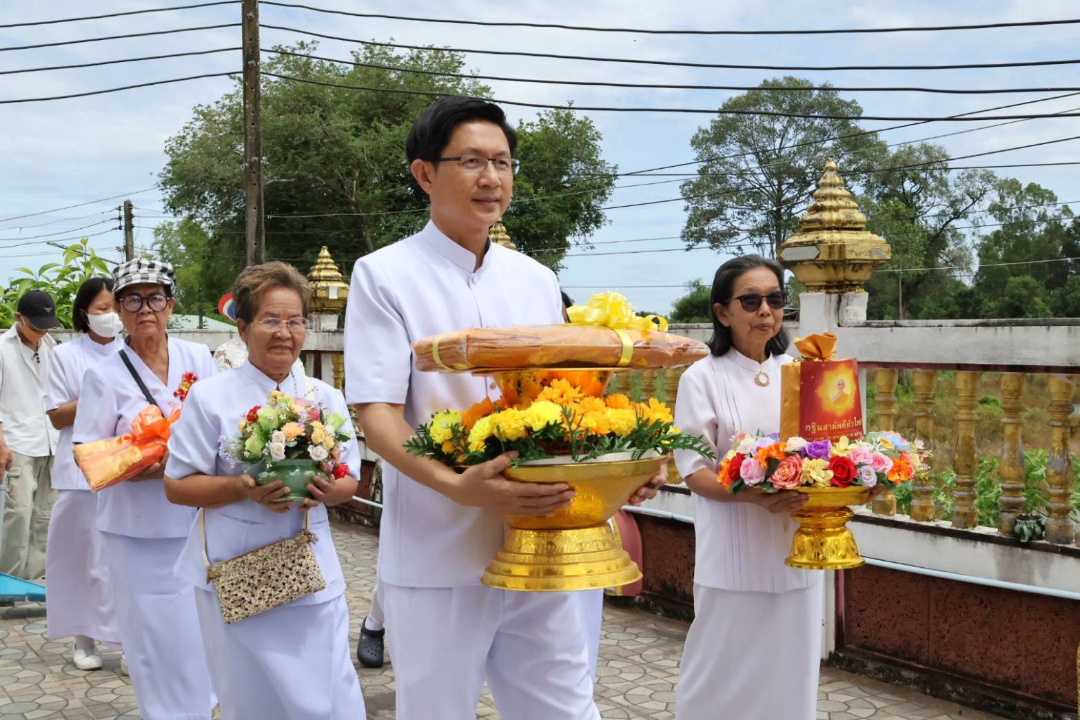 ภาพร่วมขบวนกฐินวัดหนองสะแก