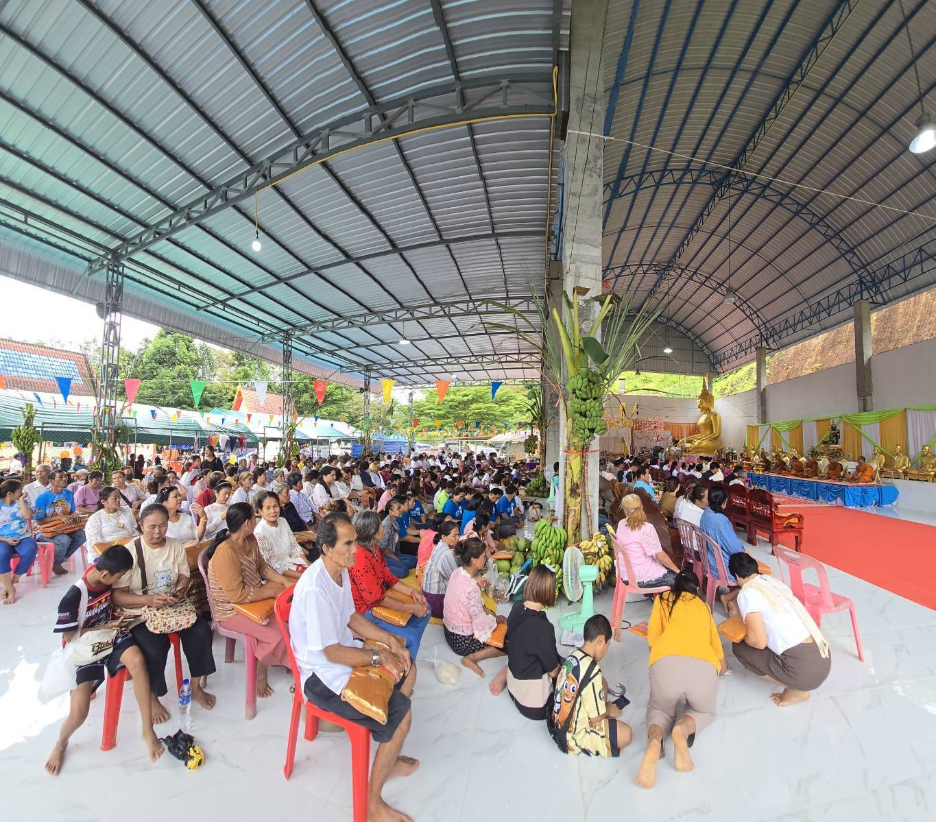 ภาพร่วมพิธีกรรมที่พักสงฆ์ในกรัง