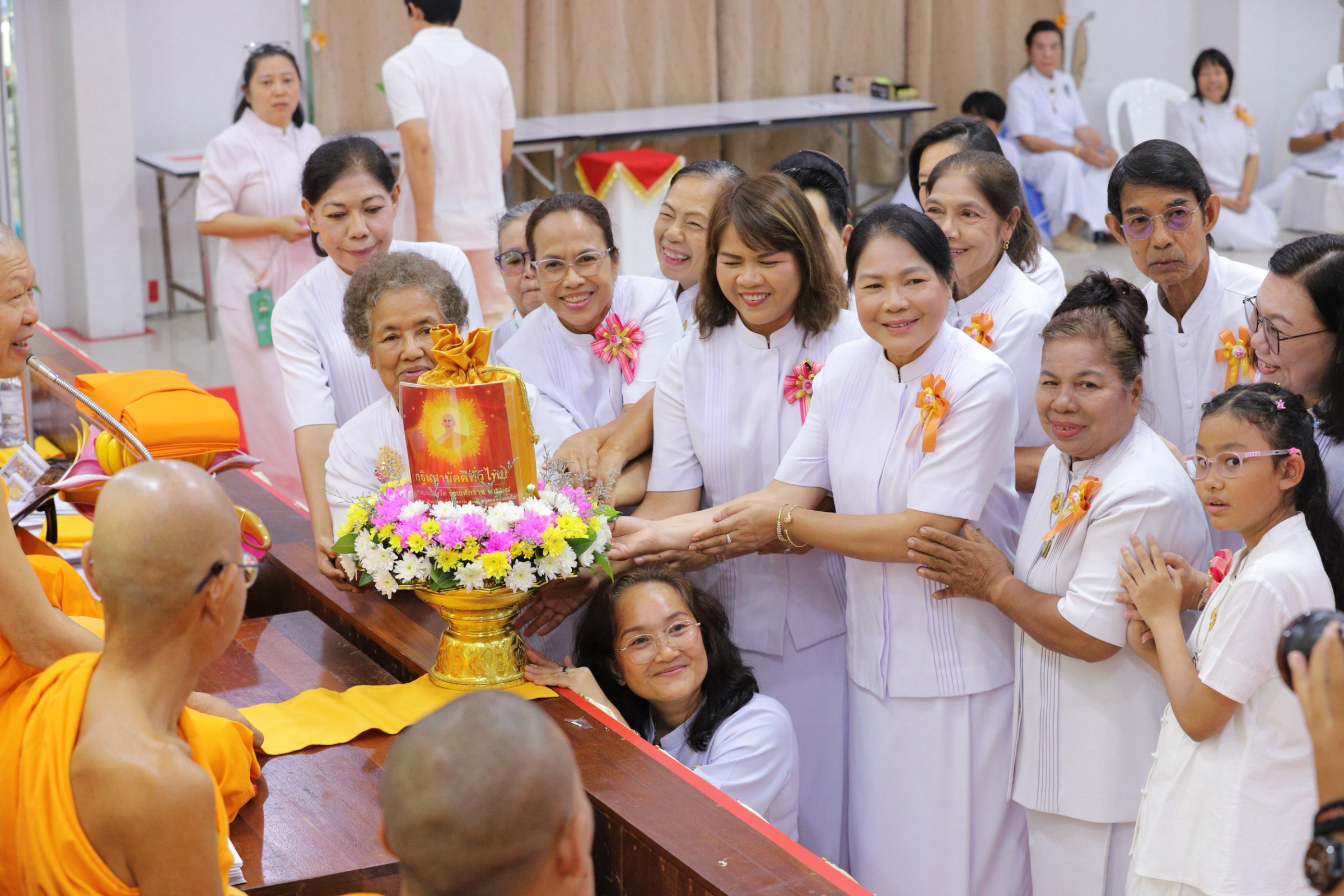 ภาพการถวายปัจจัยธุดงคสถานสุราษฎร์ธานี