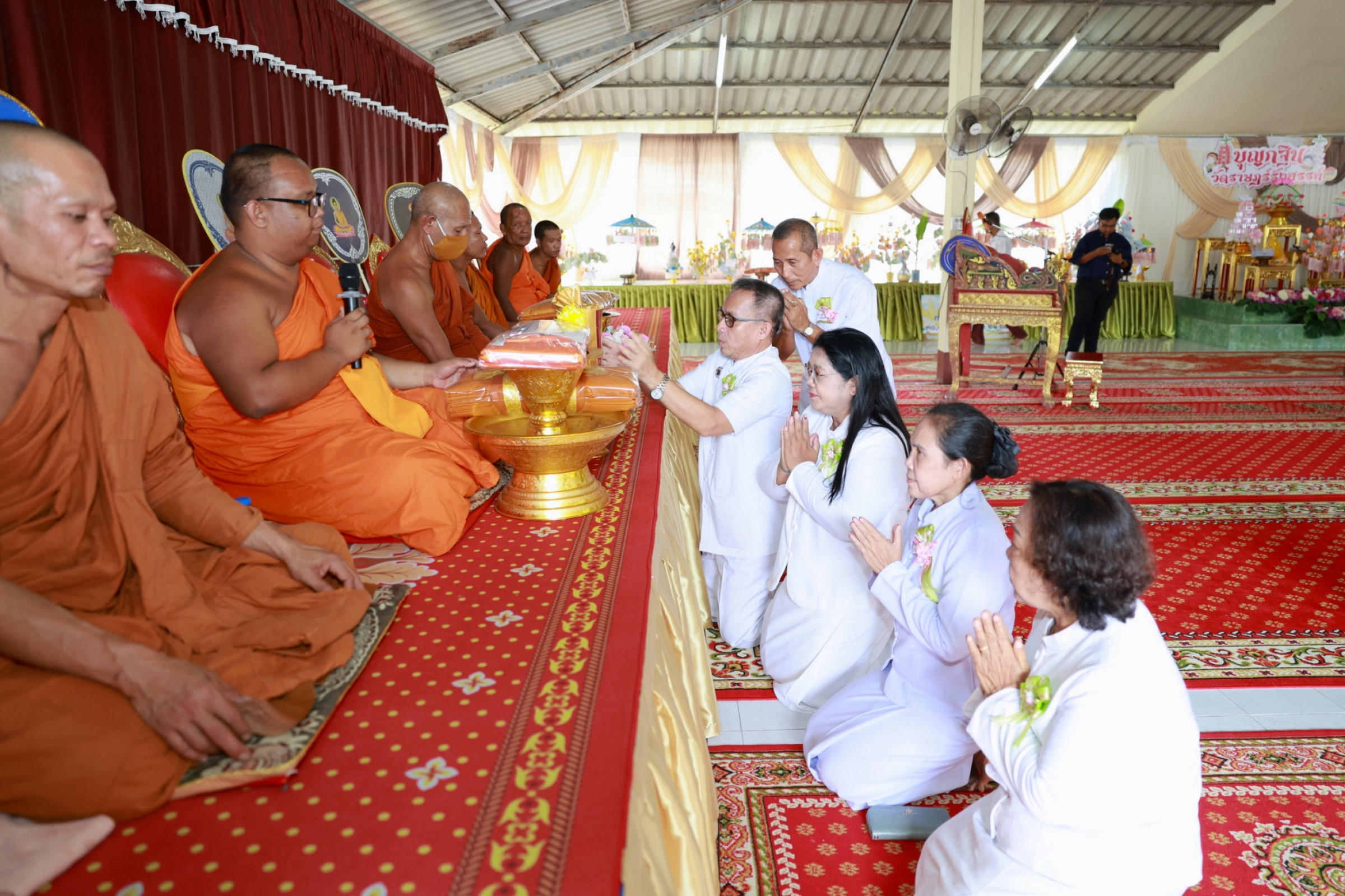 ภาพร่วมพิธีกรรมวัดราษฎร์รังสรรค์