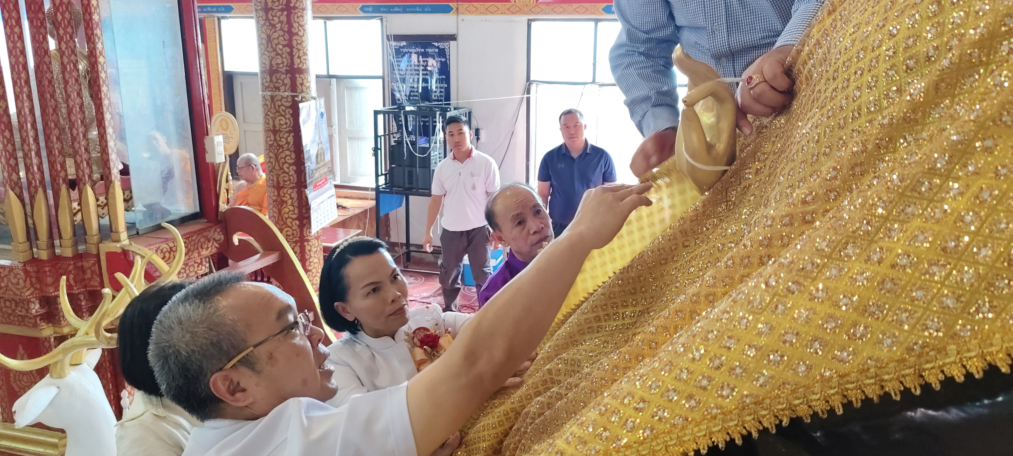 ภาพร่วมพิธีกรรมวัดแม่ข้าวต้มท่าสุด