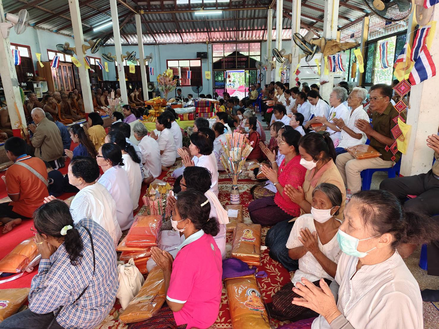 ภาพร่วมพิธีกรรมวัดป่าจันทราวาส