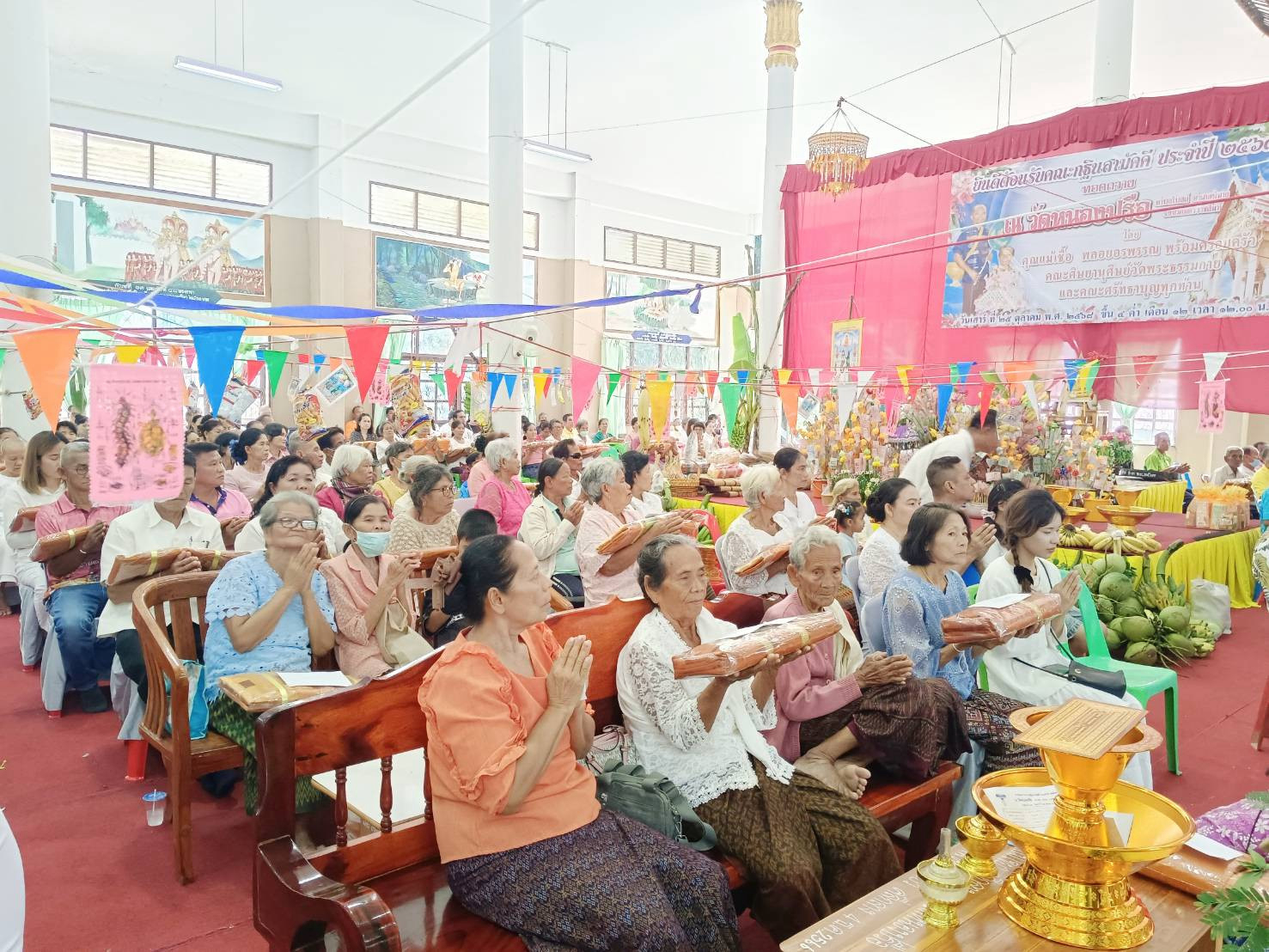 ภาพร่วมพิธีกรรมวัดหนองปรือ