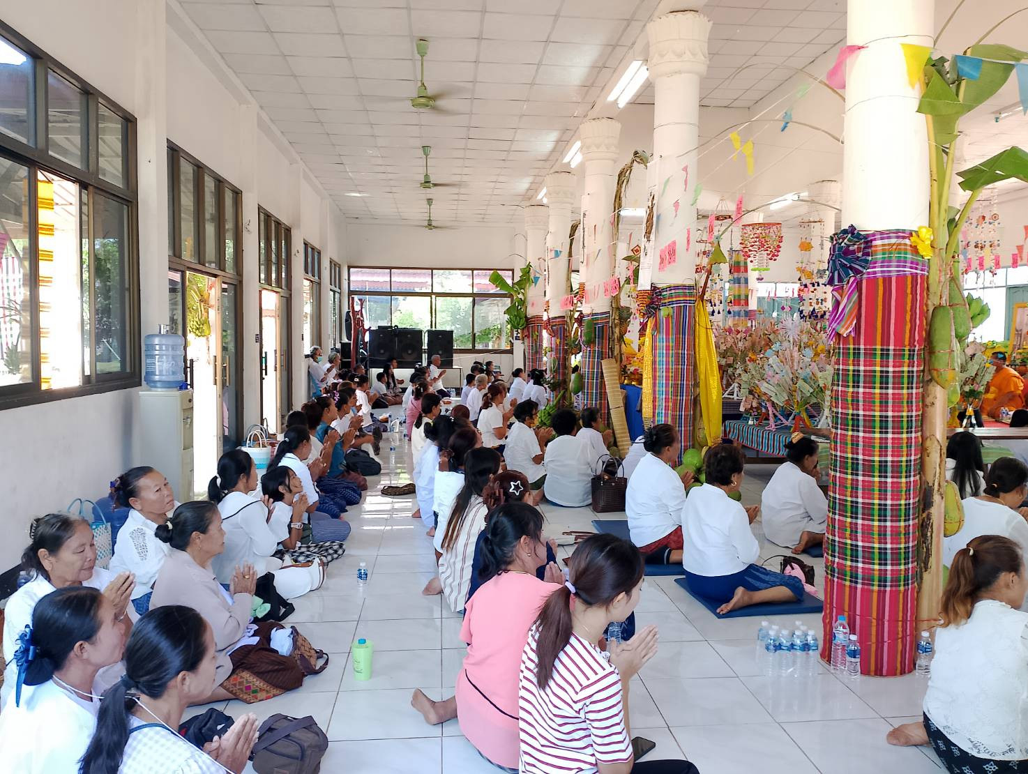 ภาพร่วมพิธีกรรมวัดโพนแคน้อย