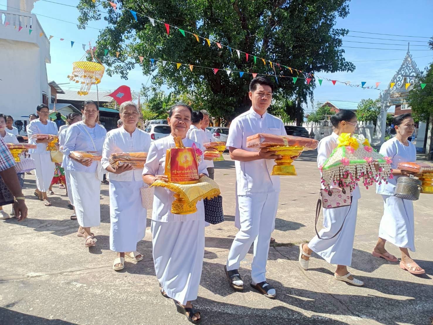 ภาพร่วมขบวนกฐินวัดท่าเรียบ