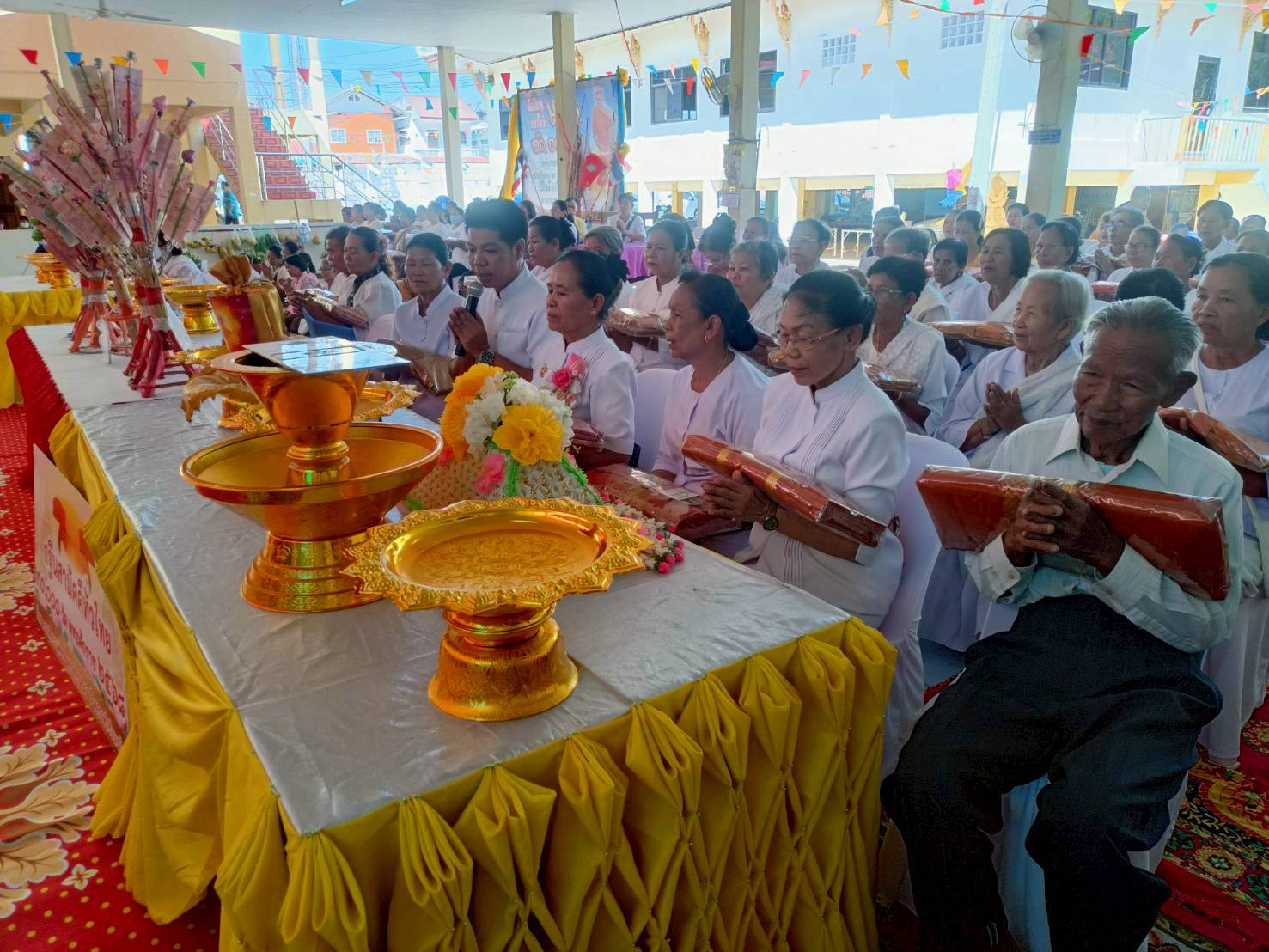 ภาพร่วมพิธีกรรมวัดท่าเรียบ