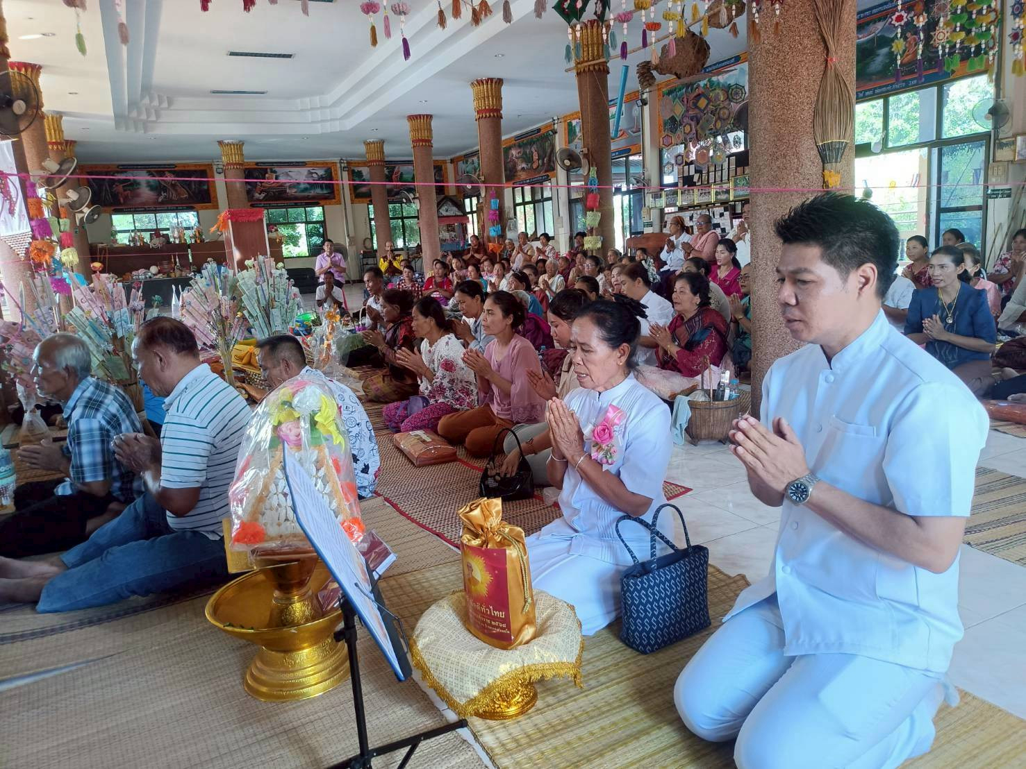 ภาพร่วมพิธีกรรมวัดหนองแคน