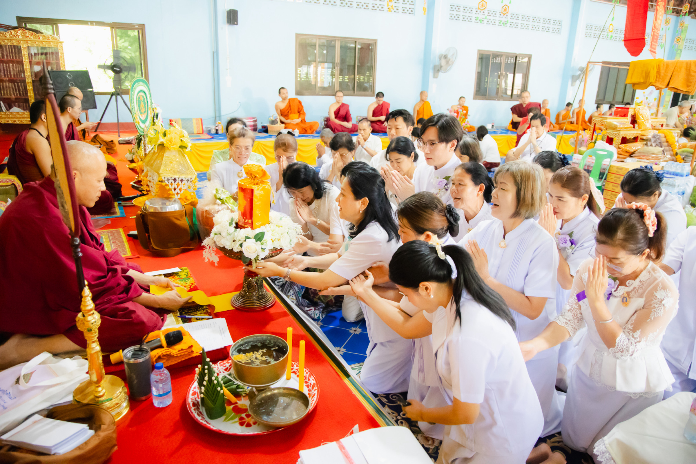 ภาพการถวายปัจจัยวัดป่าสุทธาราม