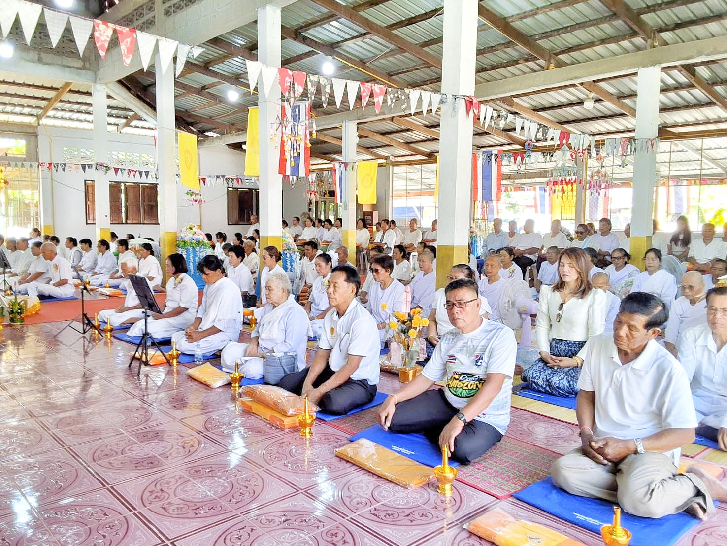 ภาพร่วมพิธีกรรมวัดโพธิ์ศรี