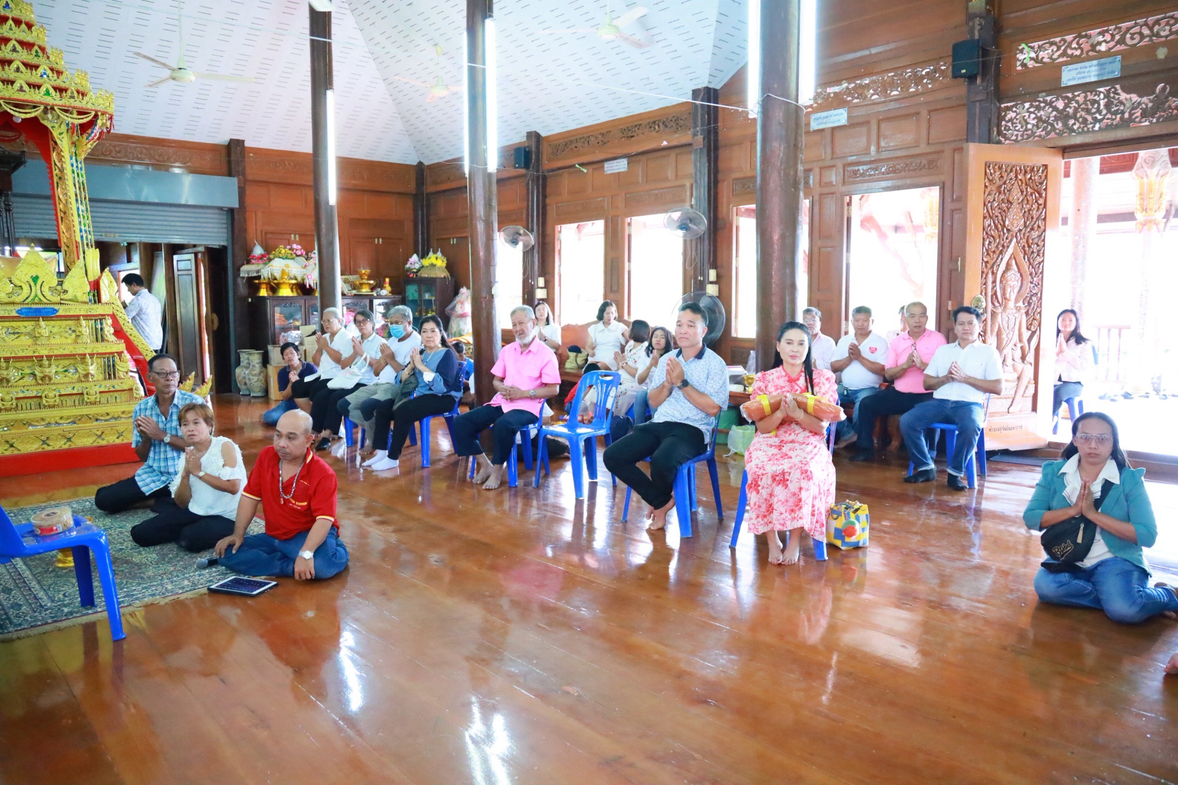 ภาพร่วมพิธีกรรมวัดคุ้งกร่าง