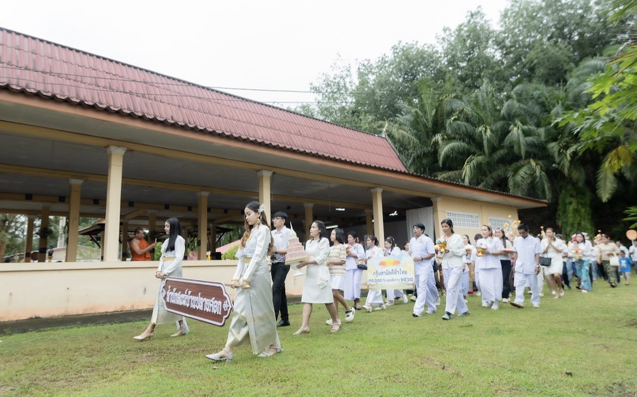 ภาพร่วมขบวนกฐินที่พักสงฆ์บ้านปลายศอก