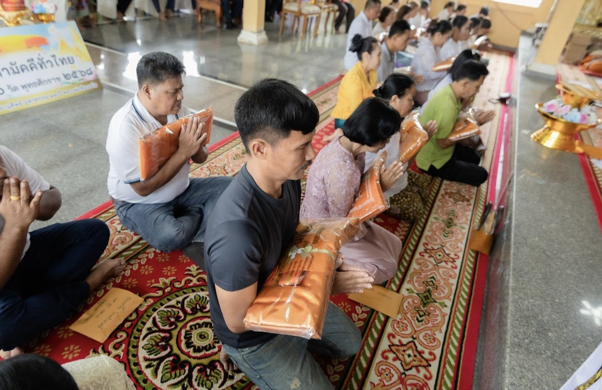 ภาพร่วมพิธีกรรมที่พักสงฆ์บ้านปลายศอก