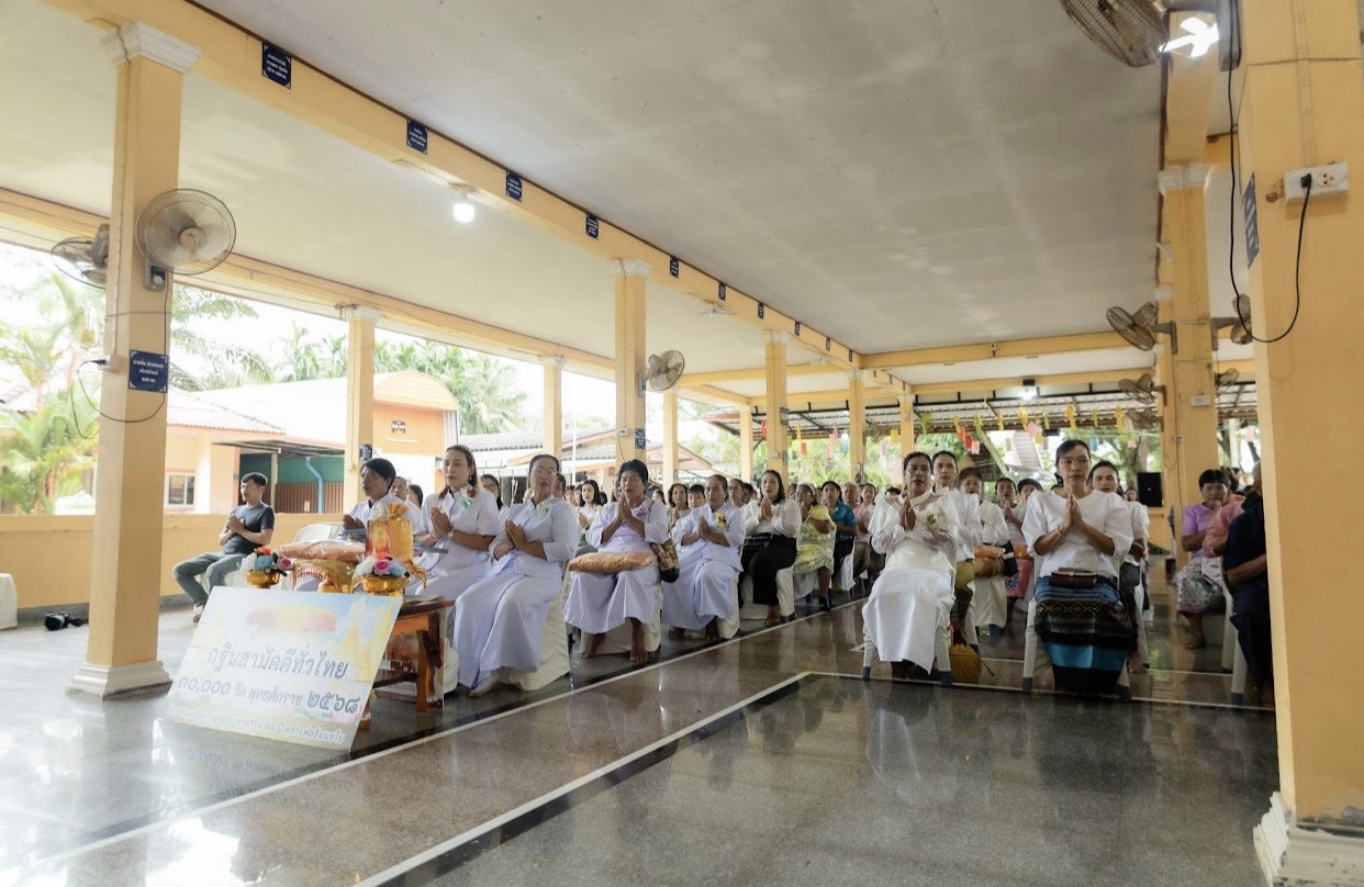 ภาพร่วมพิธีกรรมที่พักสงฆ์บ้านปลายศอก
