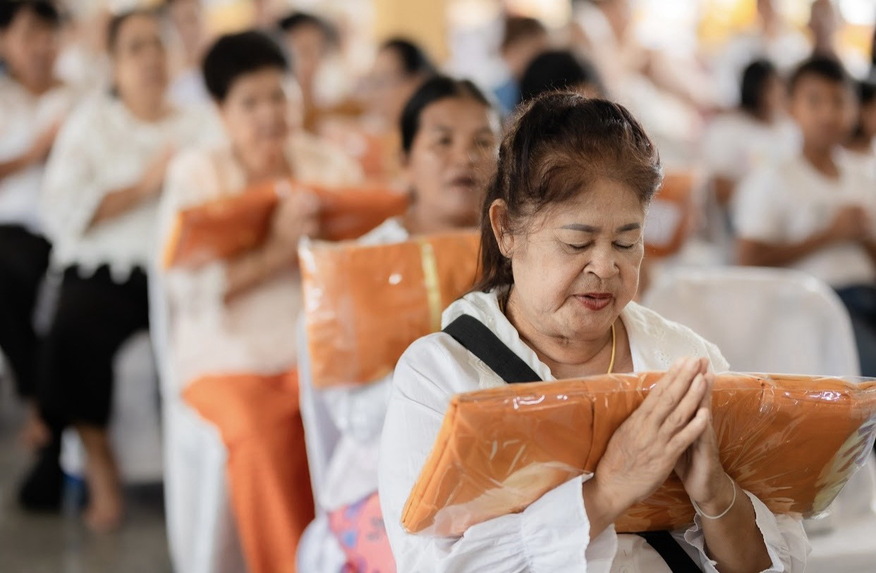 ภาพร่วมพิธีกรรมที่พักสงฆ์บ้านปลายศอก