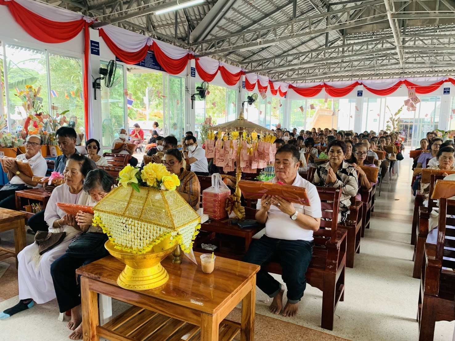 ภาพร่วมพิธีกรรมวัดเขาน้อยคงคาราม