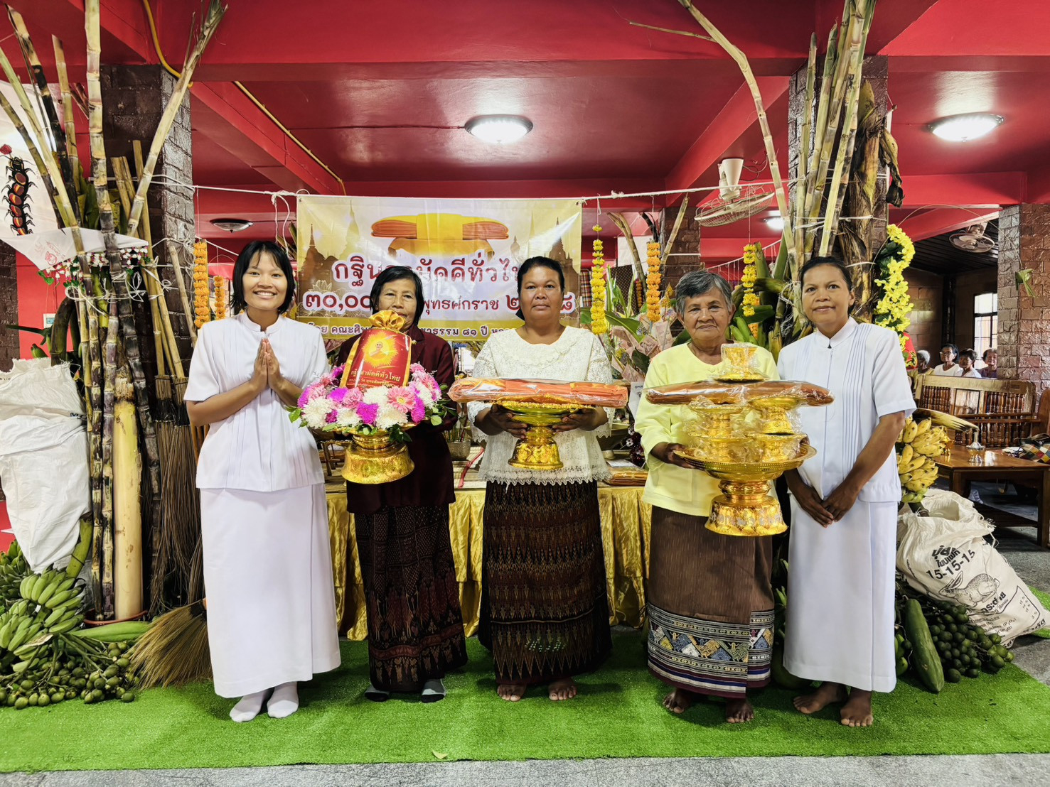 ภาพร่วมขบวนกฐินวัดหมากเขียบ