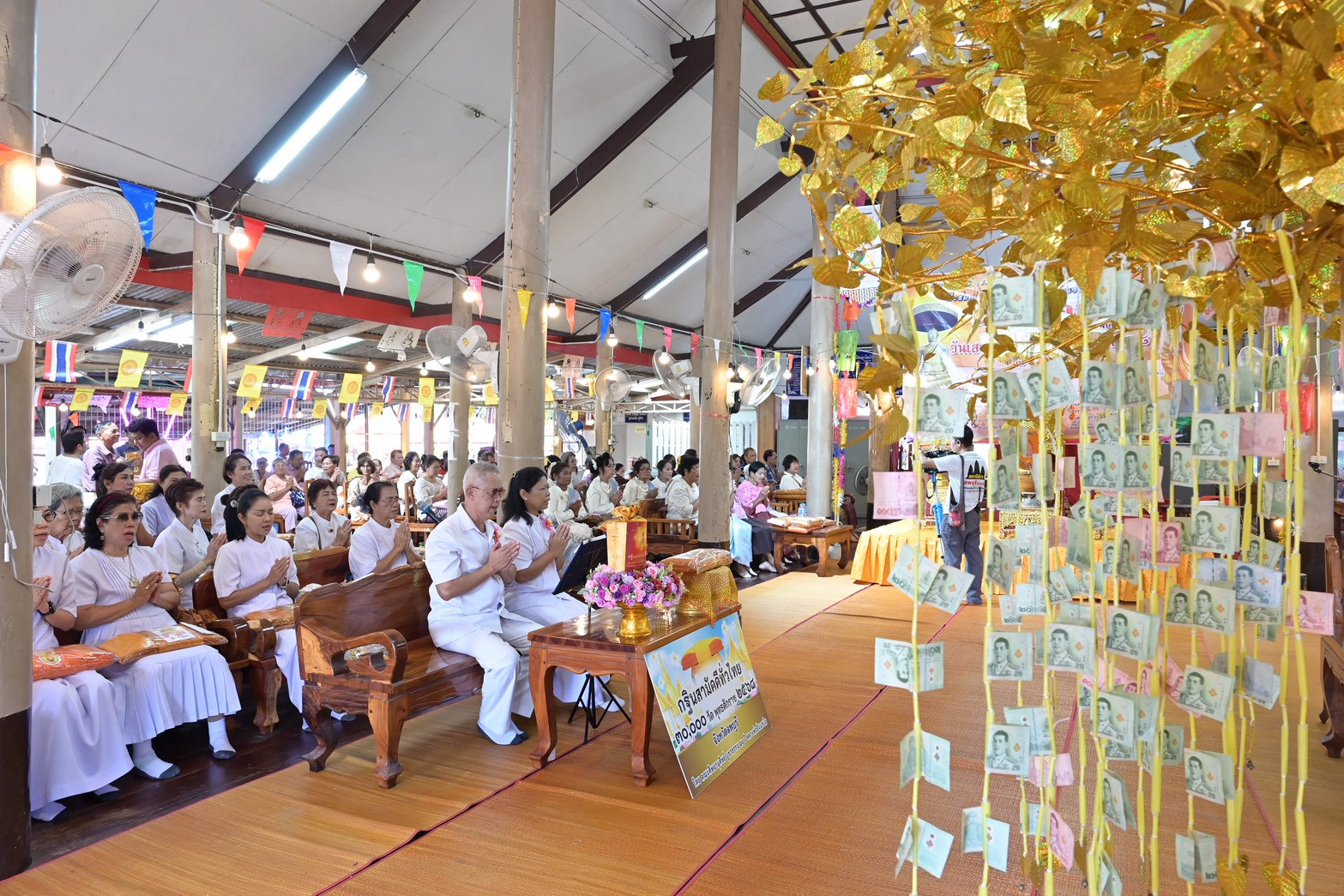 ภาพร่วมพิธีกรรมวัดบัว