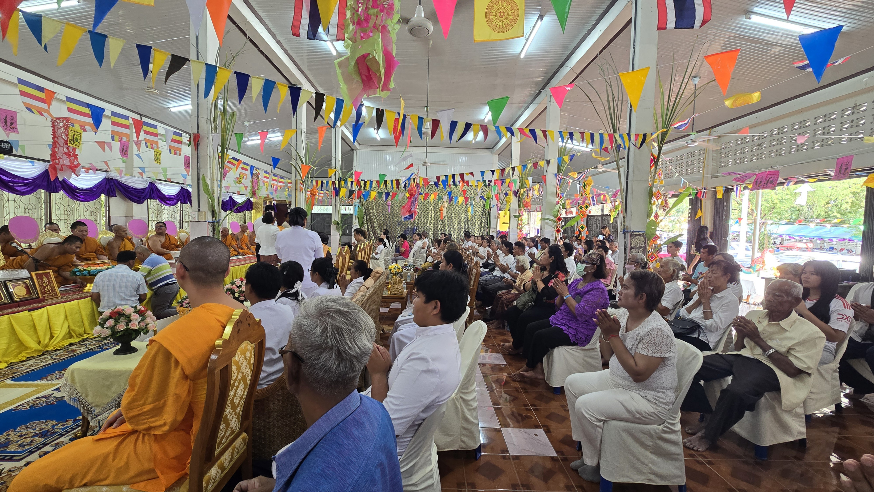 ภาพร่วมพิธีกรรมวัดคลองนารายณ์