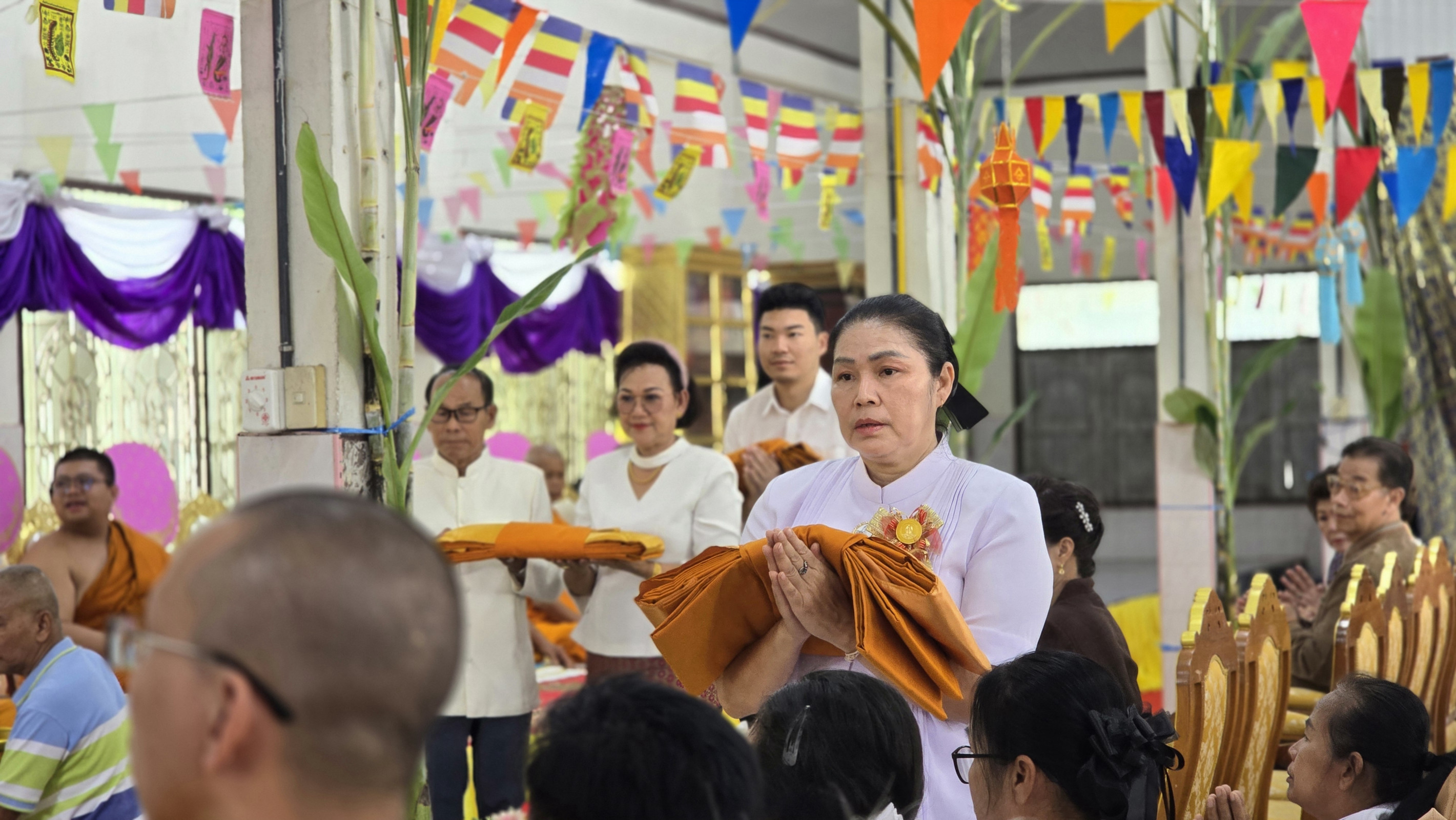 ภาพร่วมพิธีกรรมวัดคลองนารายณ์