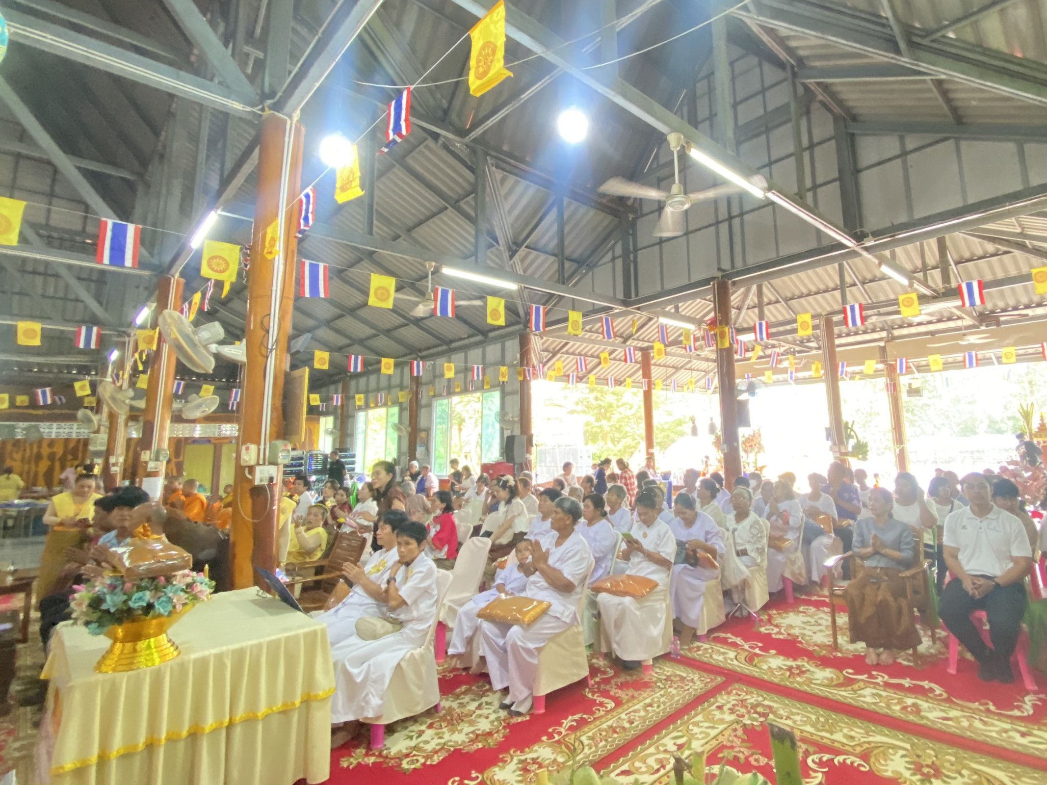 ภาพร่วมพิธีกรรมวัดรางม่วง