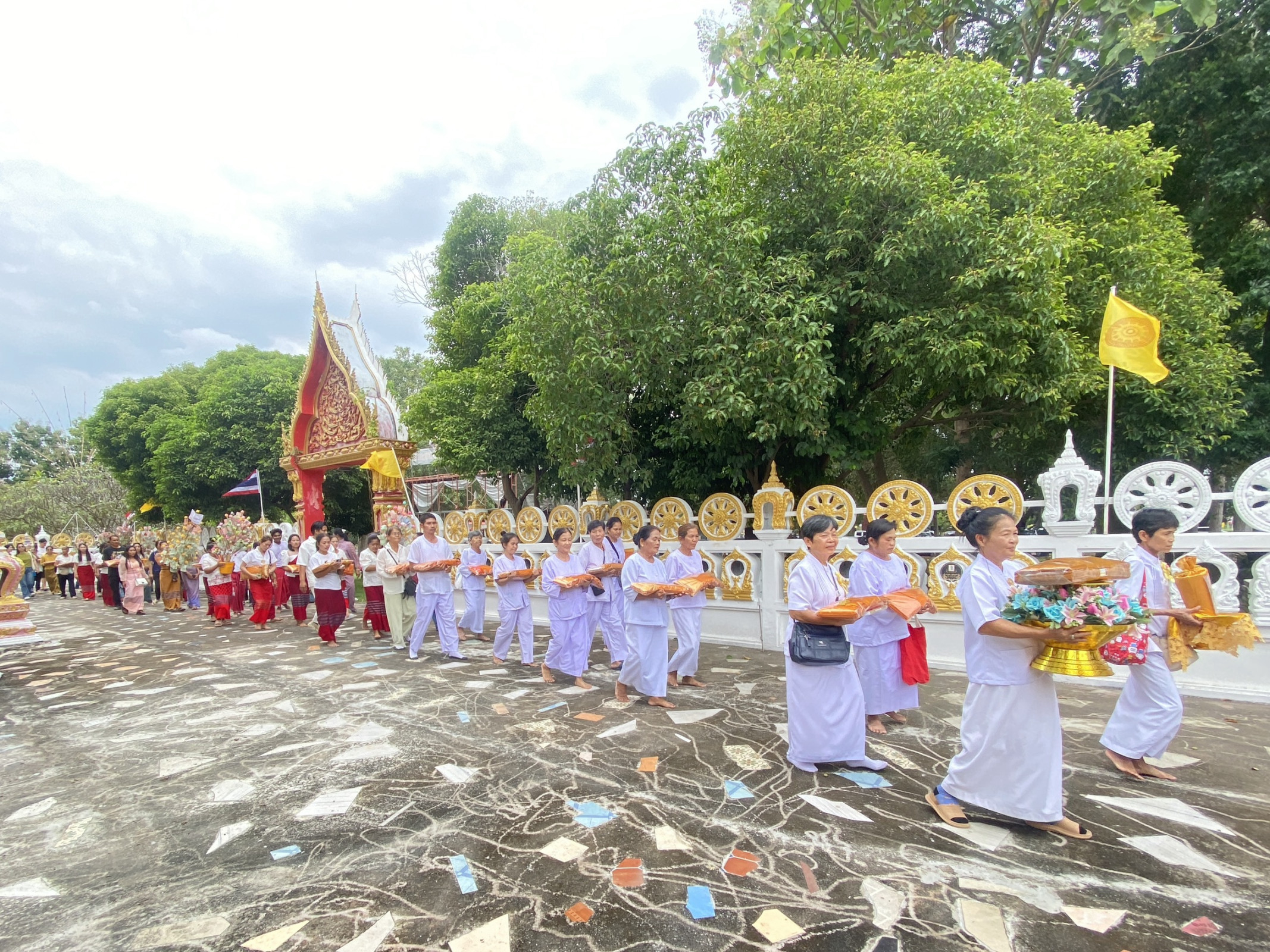 ภาพร่วมพิธีกรรมวัดรางม่วง