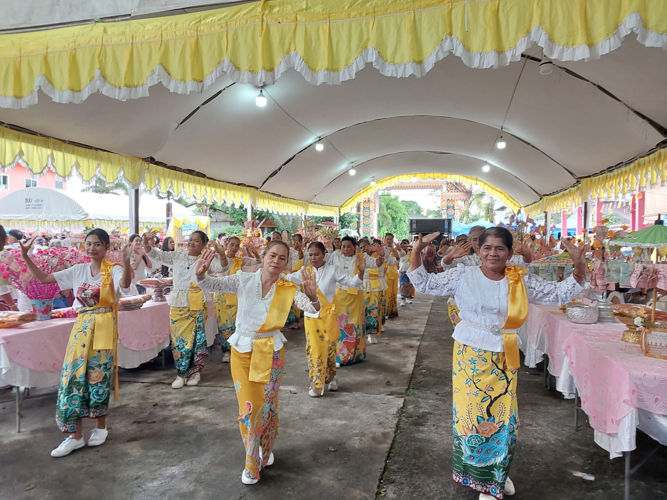 ภาพร่วมพิธีกรรมวัดสระไคร