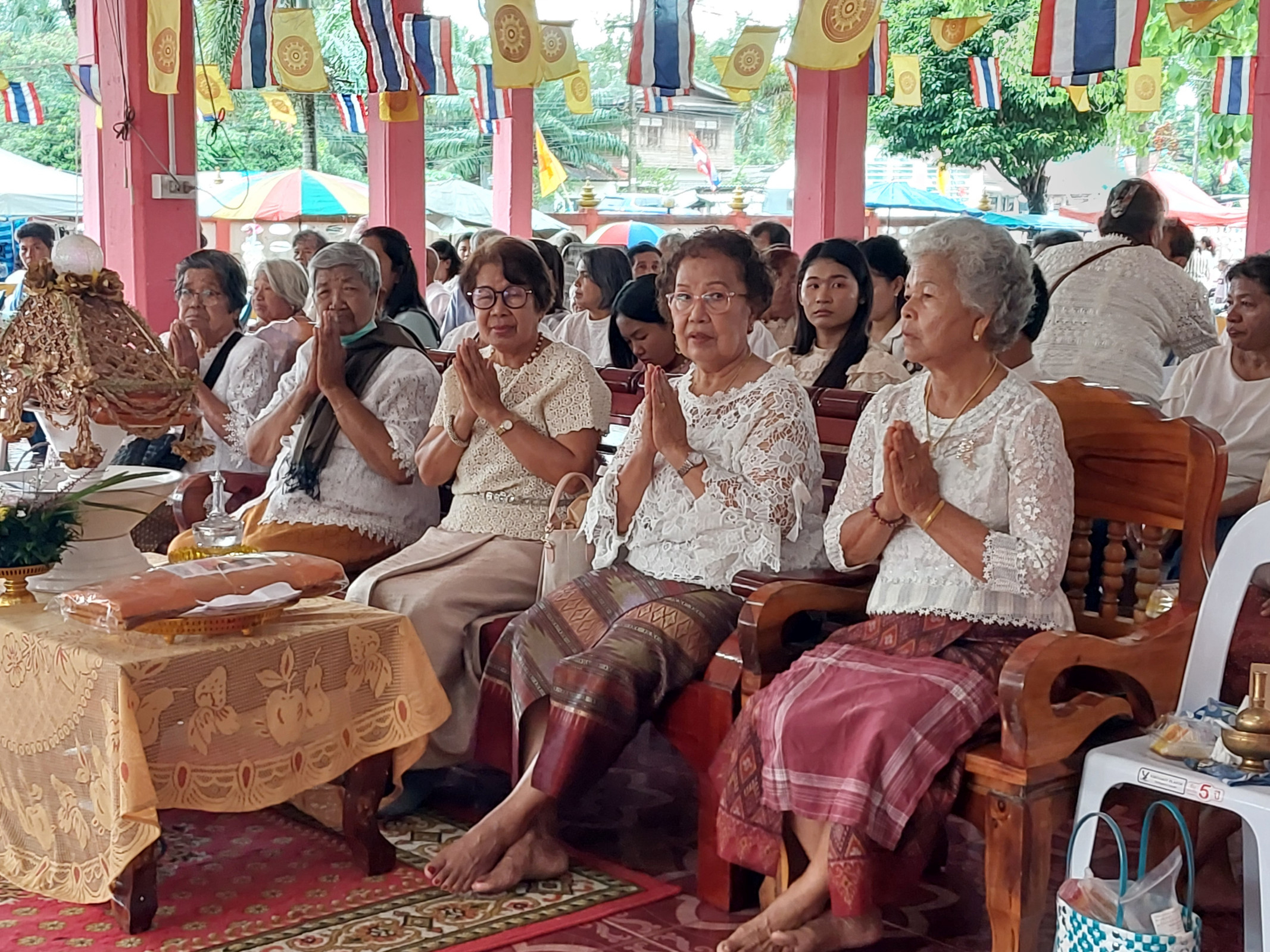 ภาพร่วมพิธีกรรมวัดสระไคร