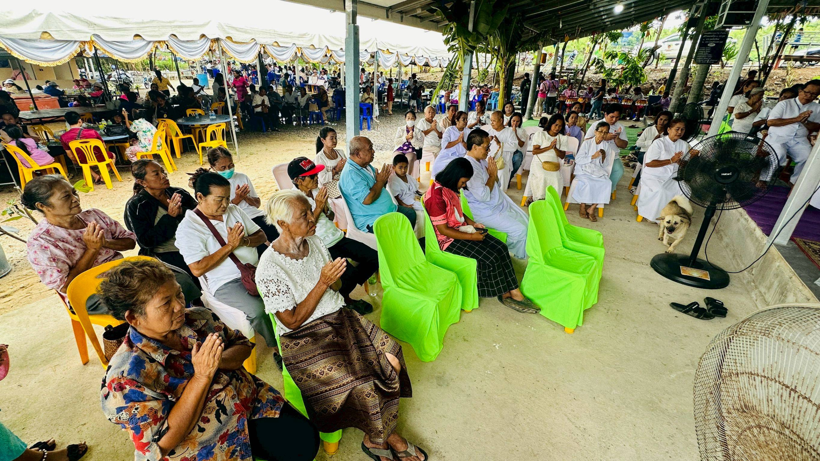 ภาพร่วมพิธีกรรมสถานที่ปฏิบัติสุธัมมะทานเจริญ