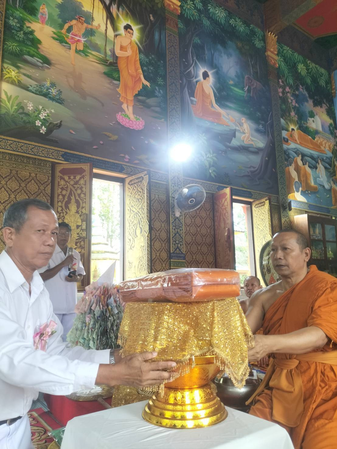 ภาพร่วมพิธีกรรมวัดไตรรัตนากร