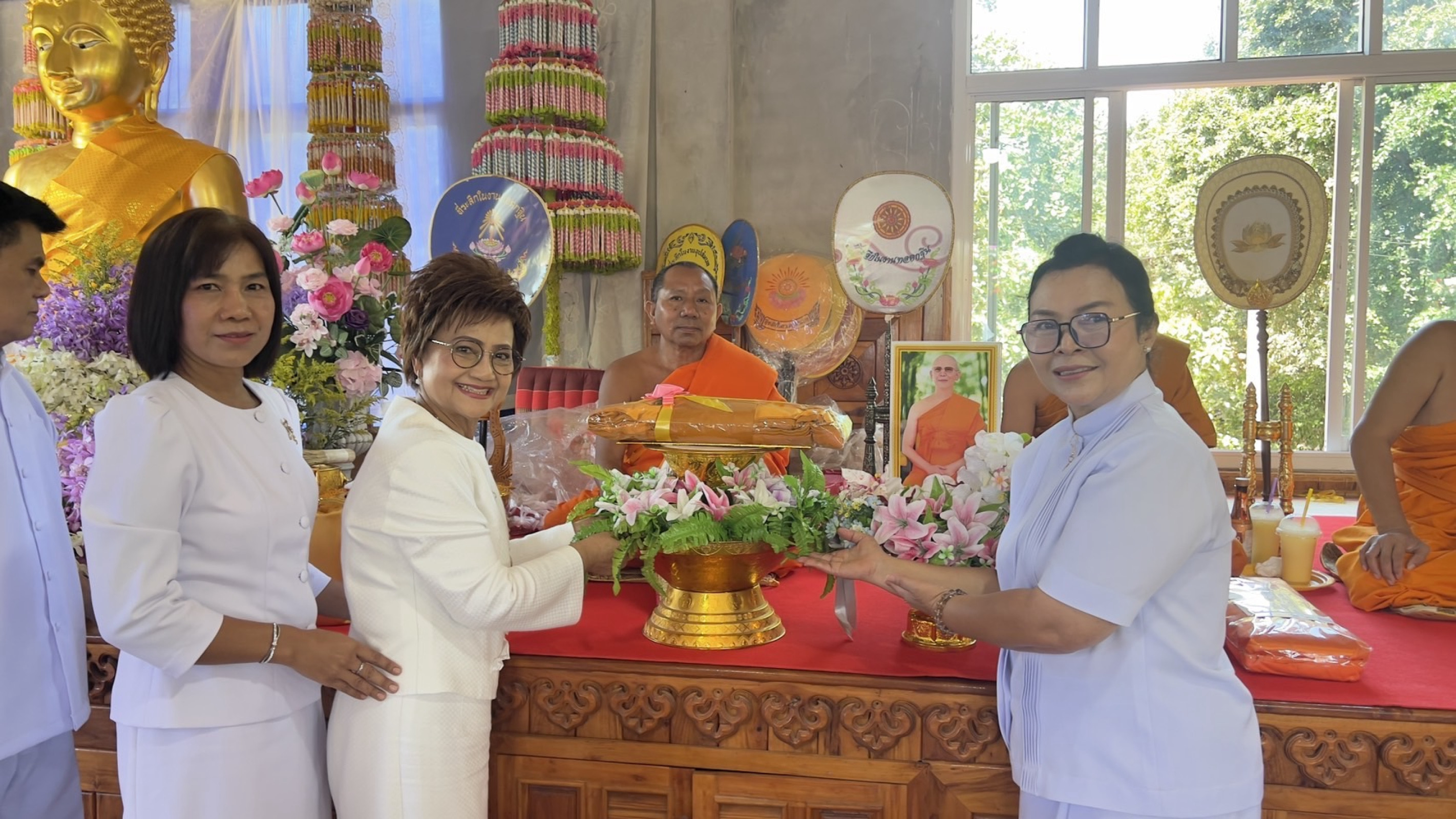 ภาพร่วมพิธีกรรมวัดบ้านแข้วนาราม