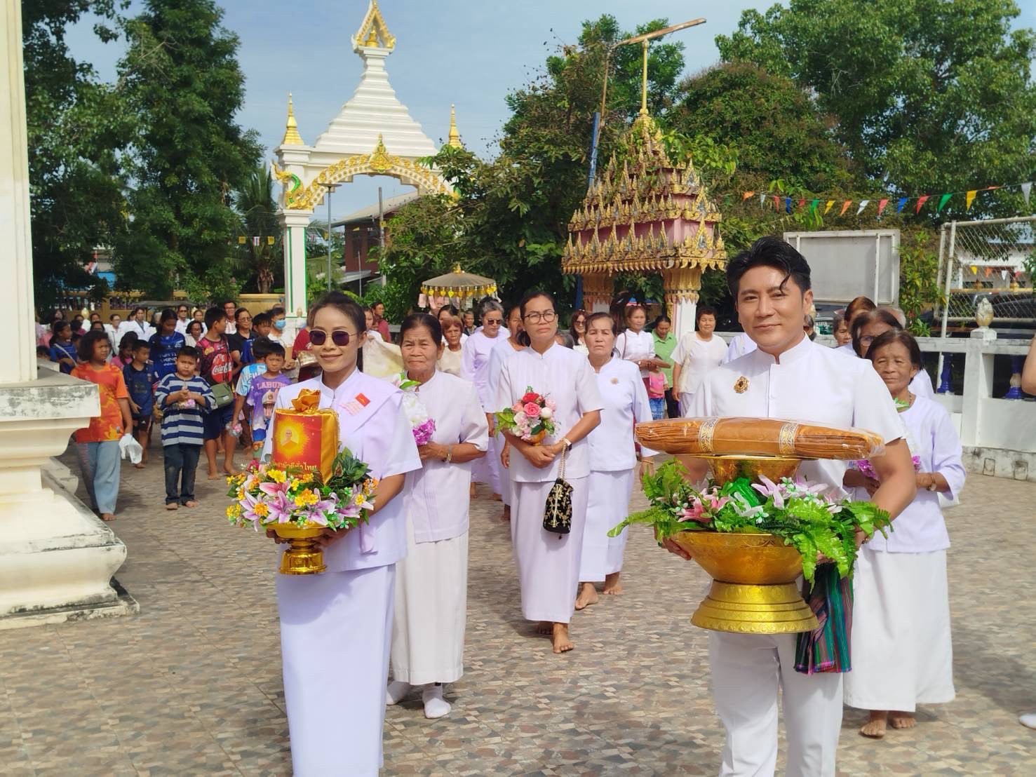 ภาพร่วมขบวนกฐินวัดแจ้งสว่าง