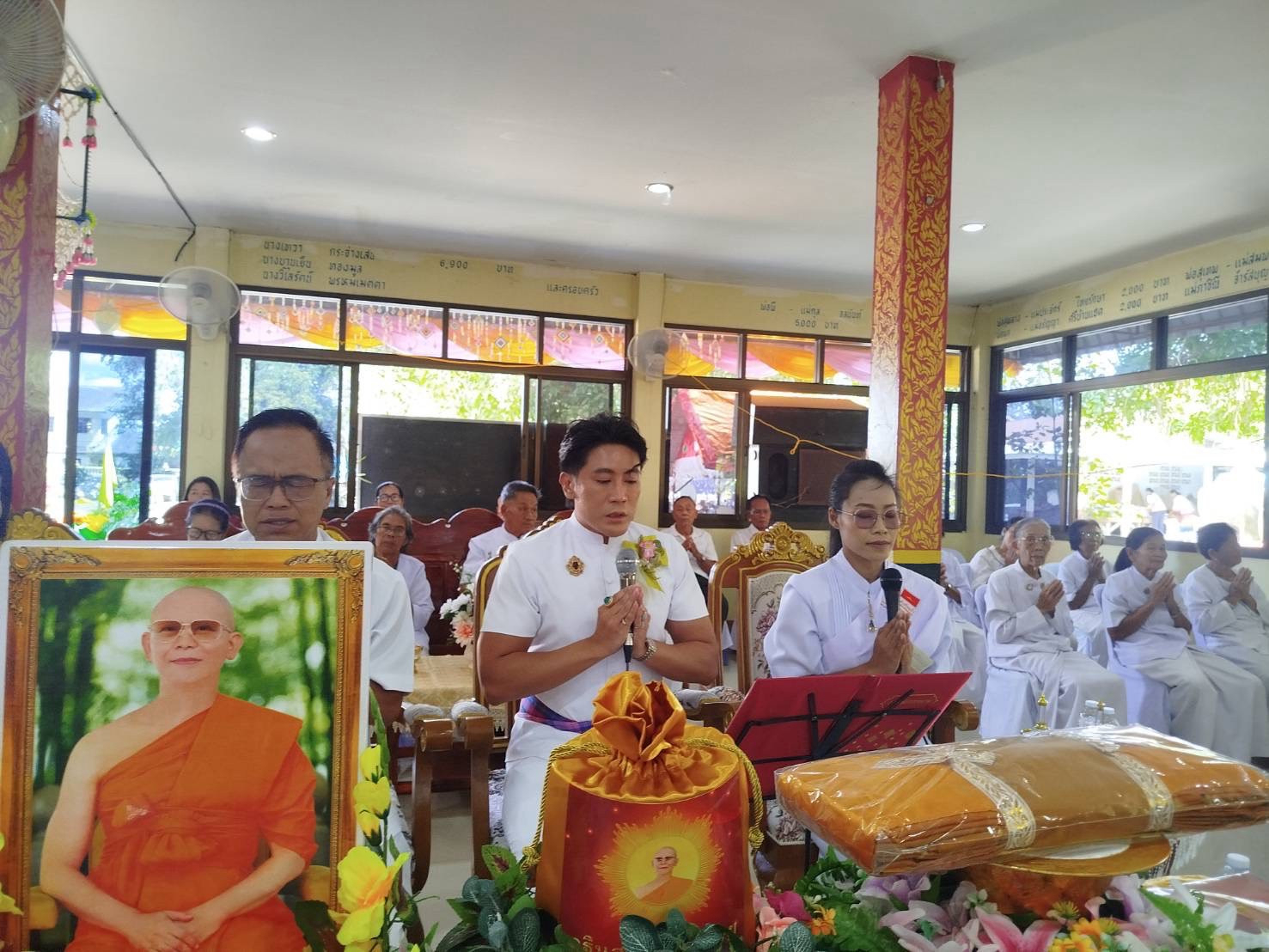 ภาพร่วมพิธีกรรมวัดแจ้งสว่าง