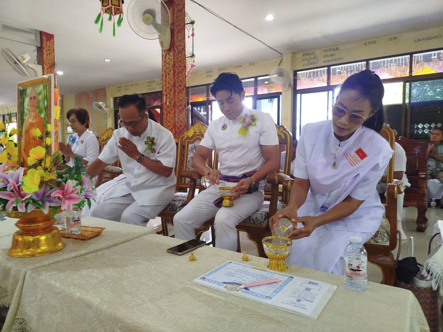 ภาพร่วมพิธีกรรมวัดแจ้งสว่าง