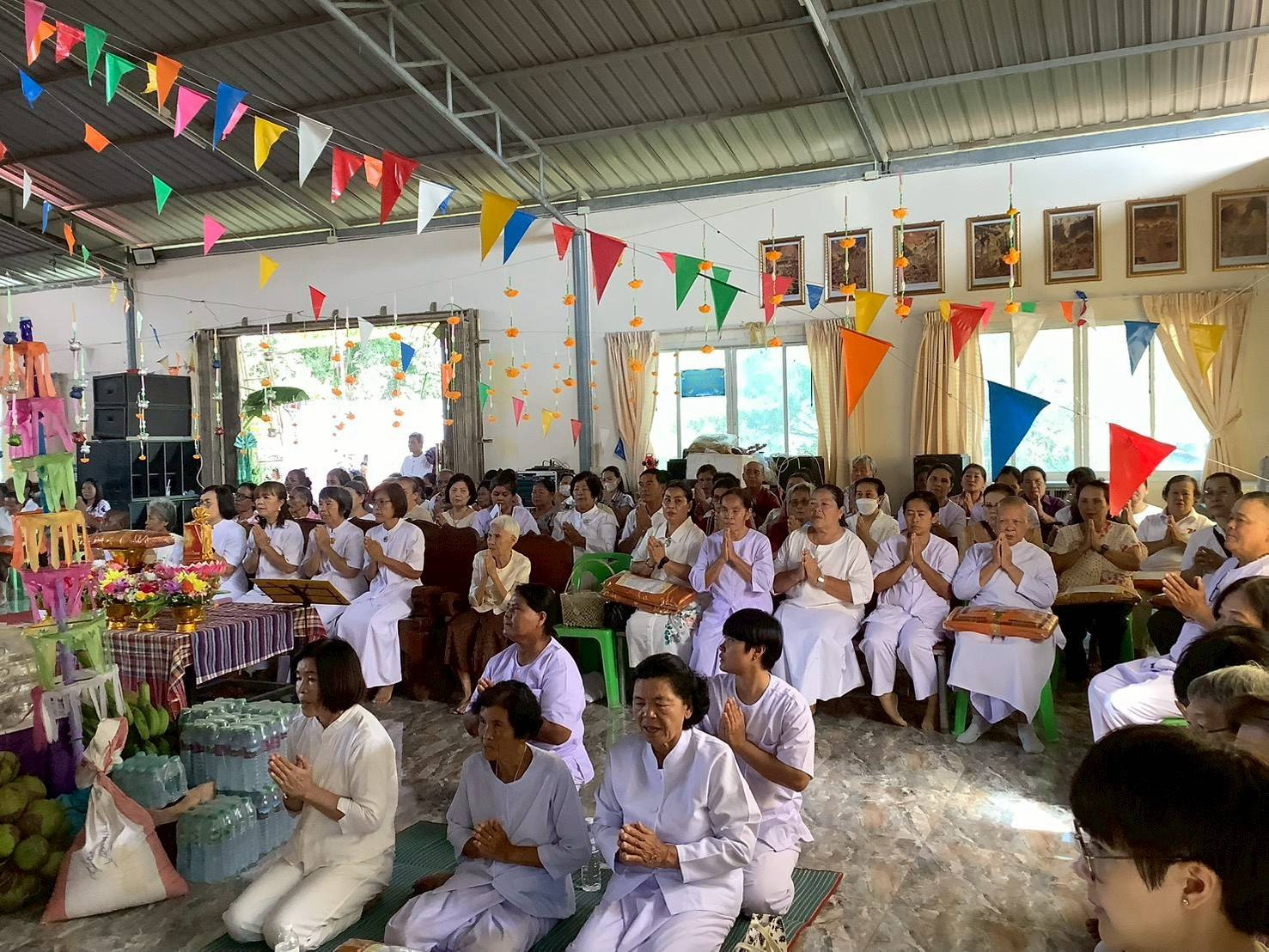 ภาพร่วมพิธีกรรมวัดเอี่ยมชโลธร