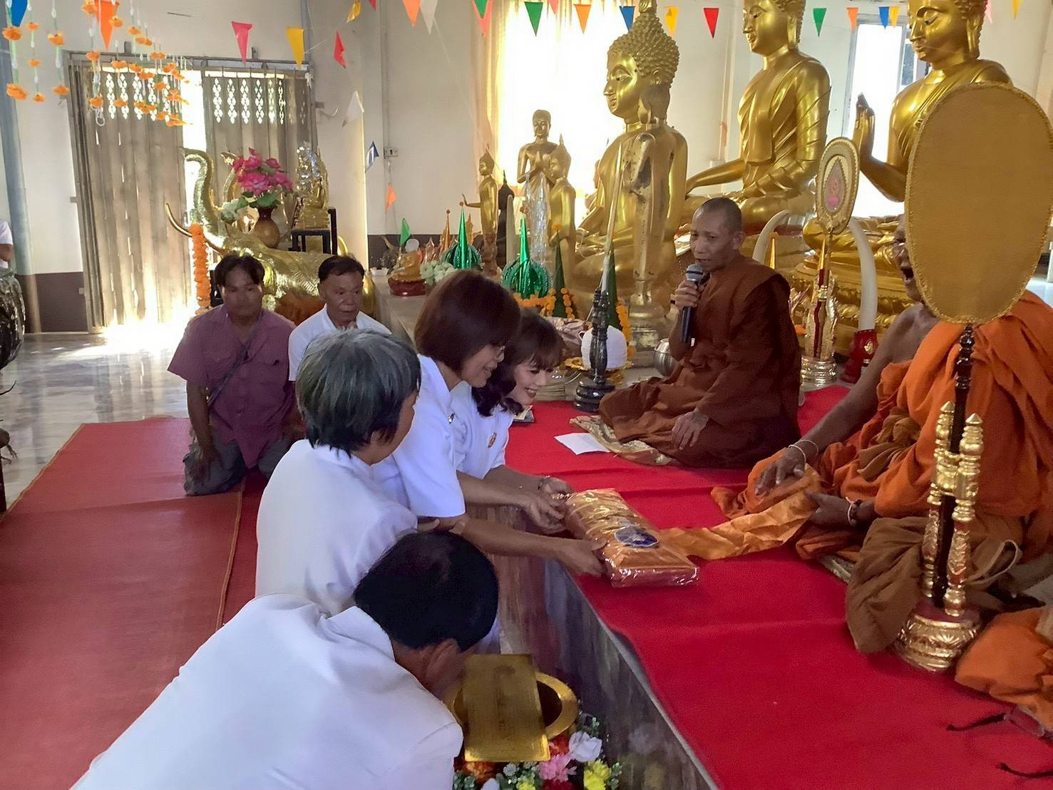 ภาพร่วมพิธีกรรมวัดเอี่ยมชโลธร