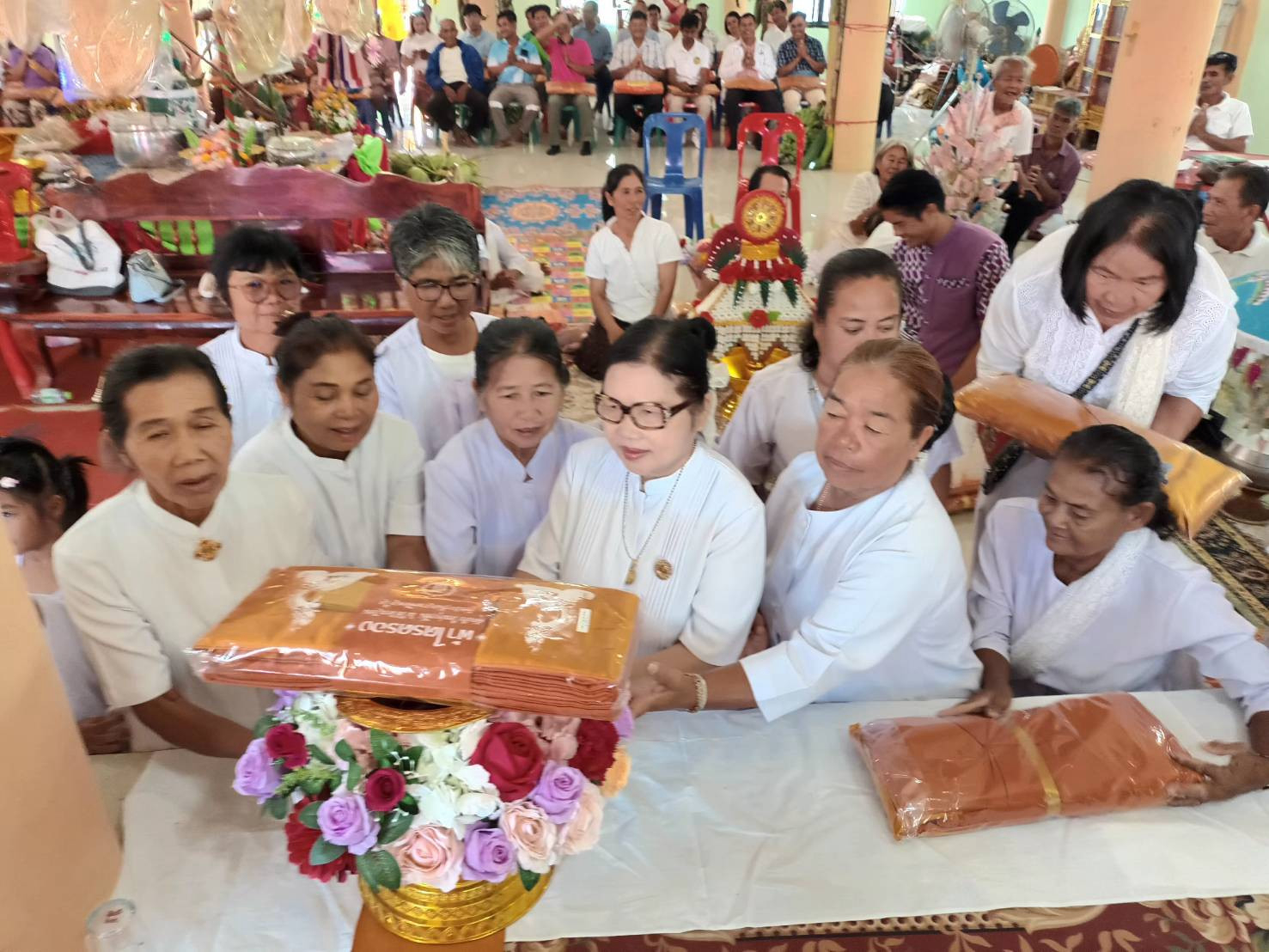 ภาพร่วมพิธีกรรมวัดบ้านโป่งเกต