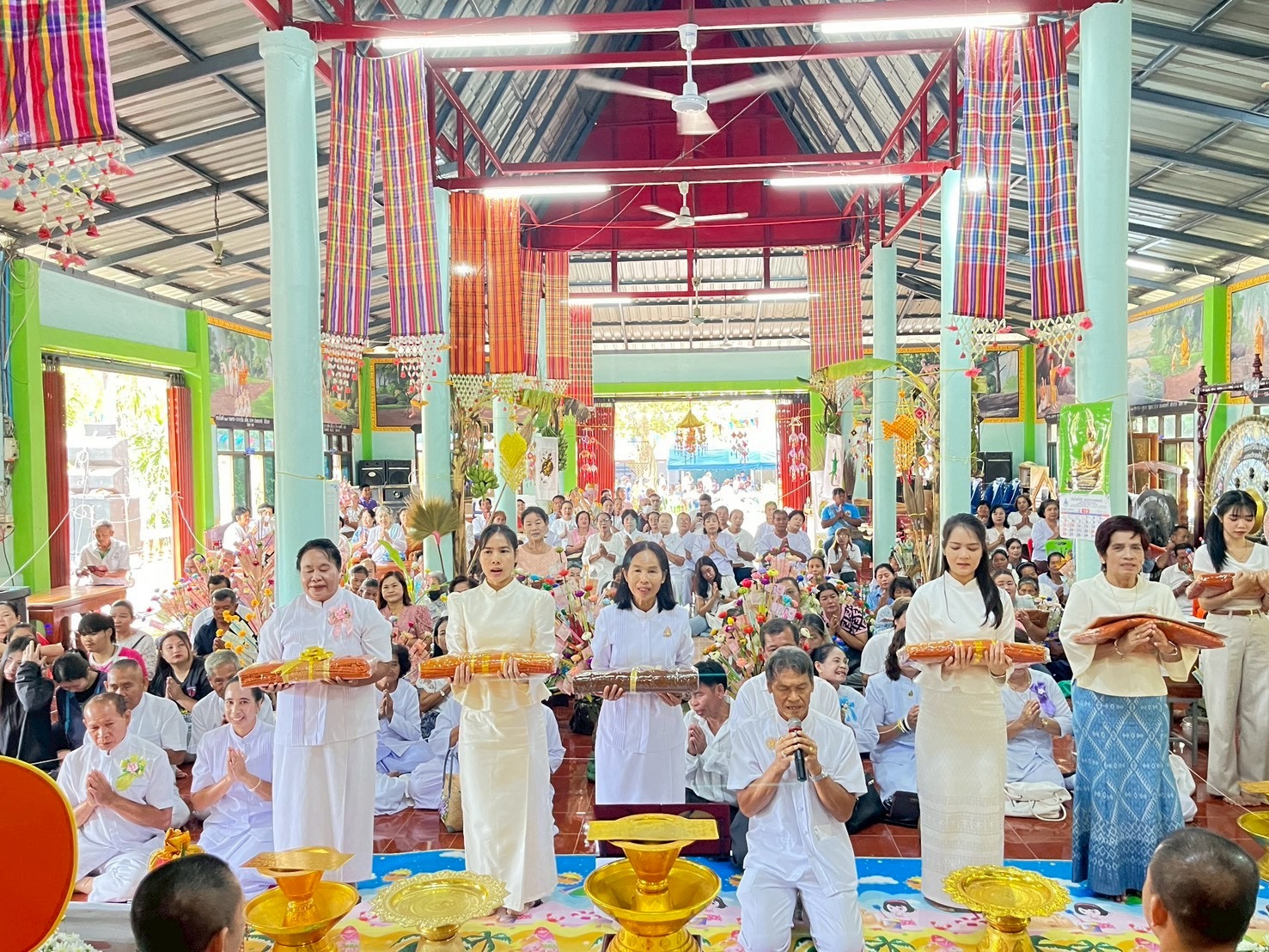 ภาพร่วมพิธีกรรมวัดโพธื์คำ
