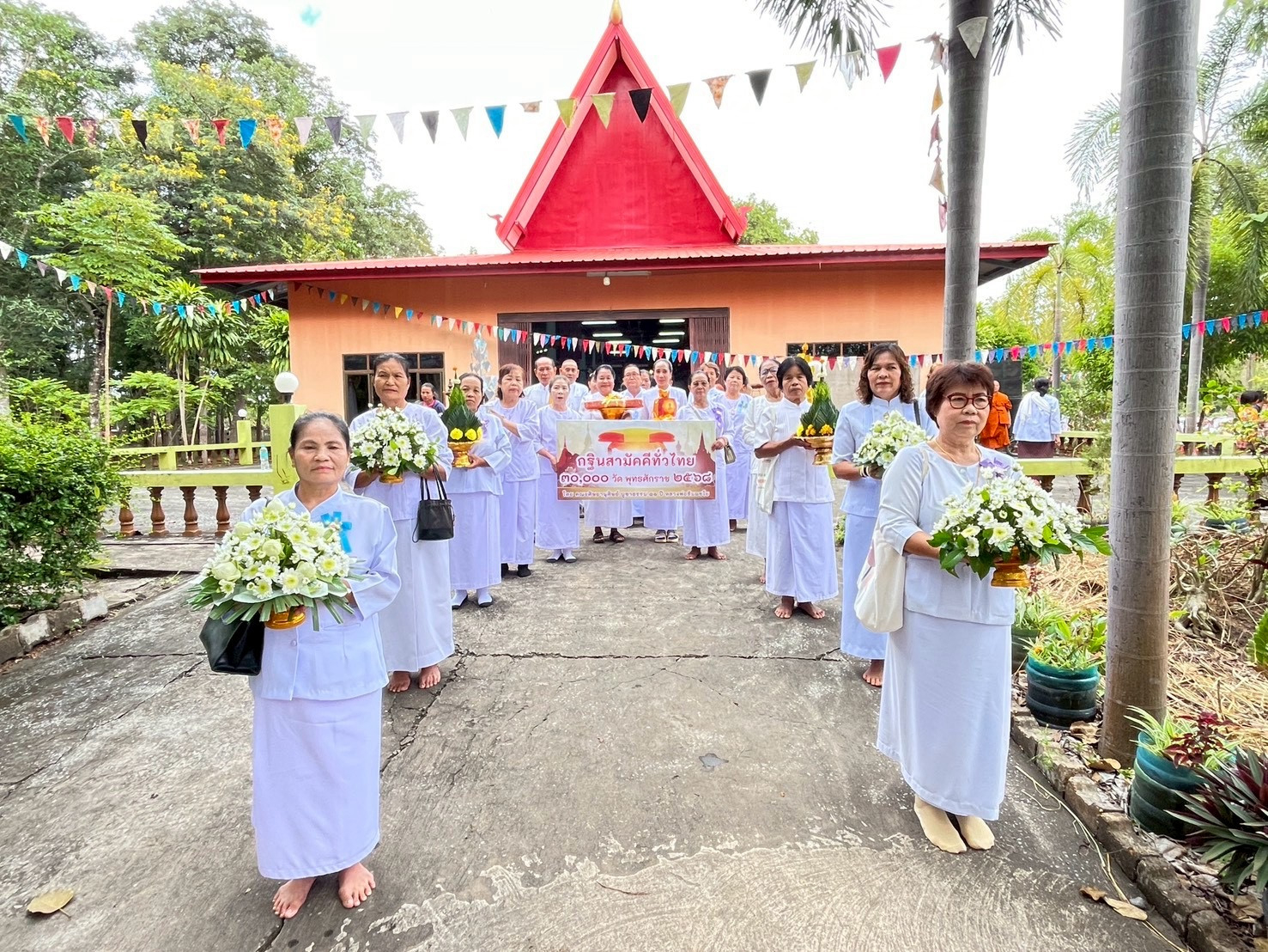 ภาพร่วมพิธีกรรมวัดโพธื์คำ