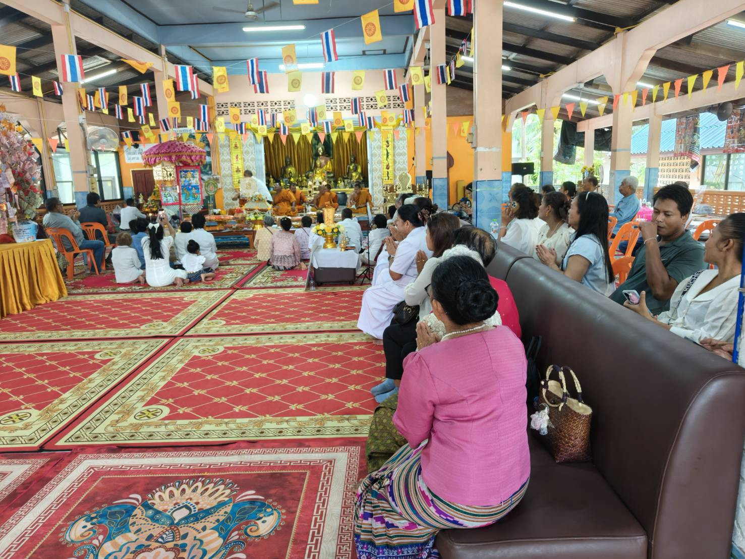 ภาพร่วมพิธีกรรมวัดโบสถ์