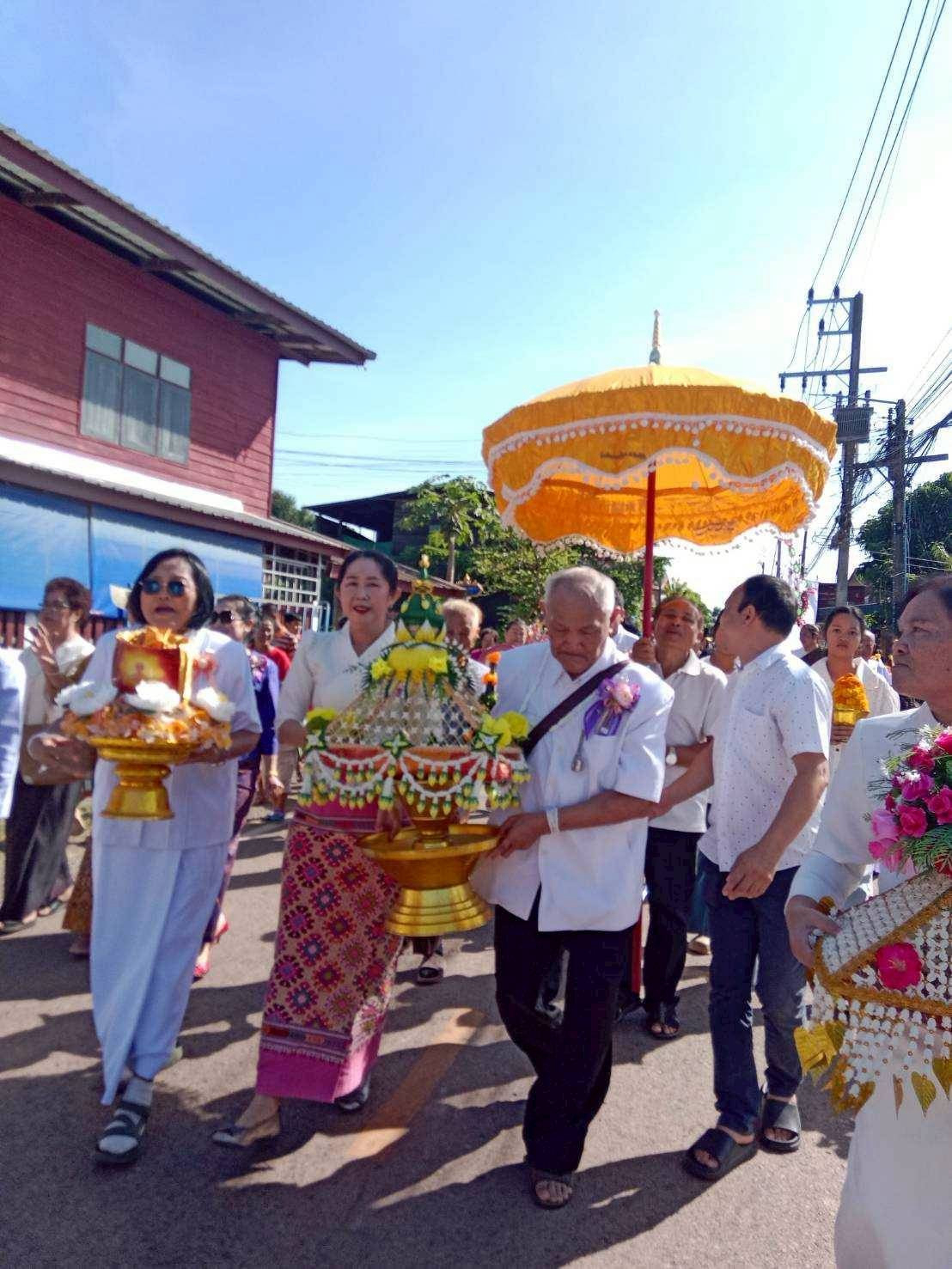 ภาพร่วมขบวนกฐินวัดศรีคูณเมือง