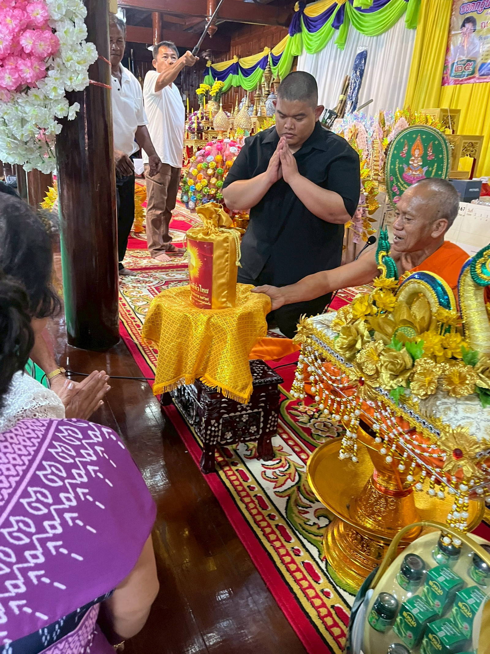 ภาพร่วมพิธีกรรมวัดป้อม