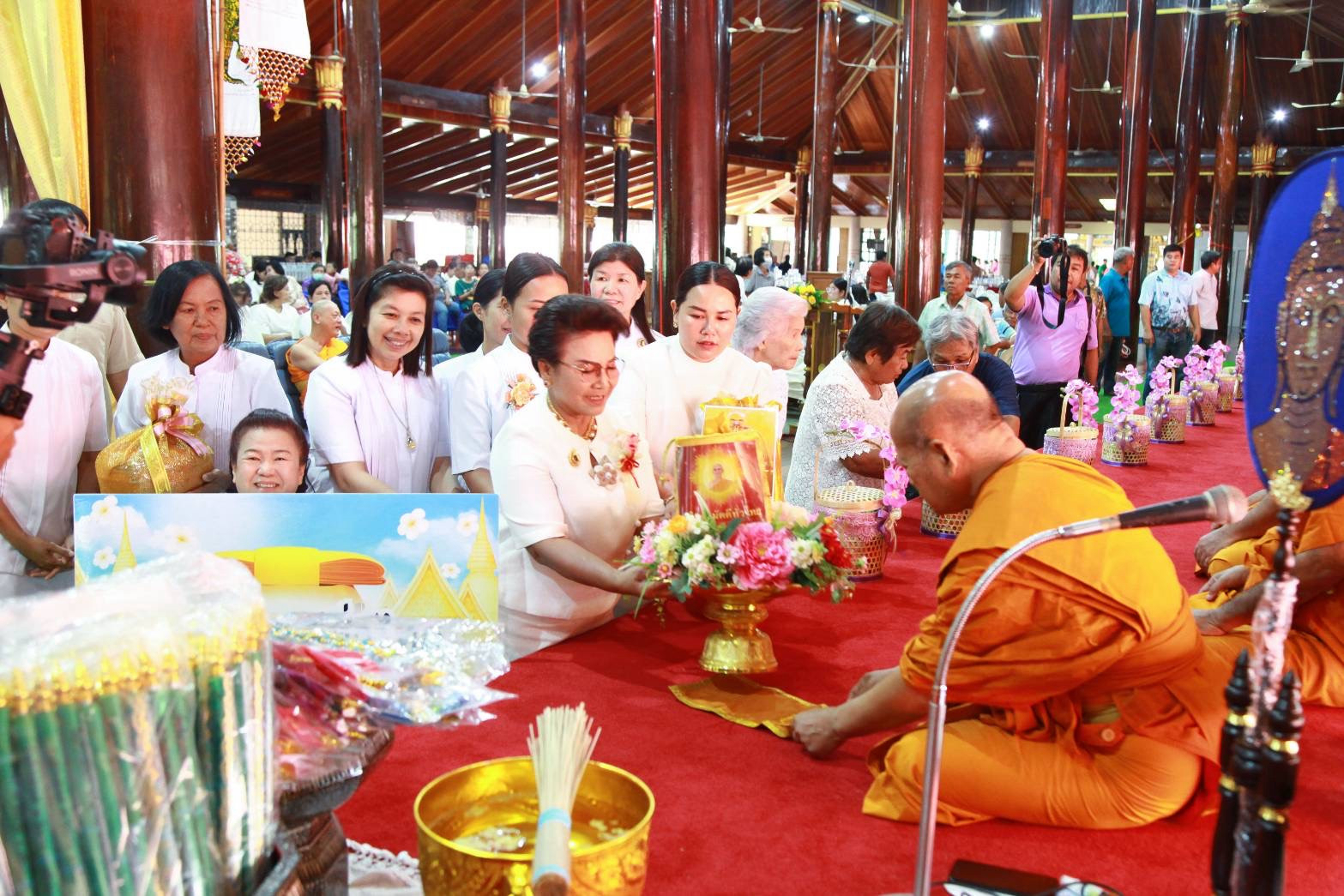 ภาพการถวายปัจจัยวัดสัปรสเทศ