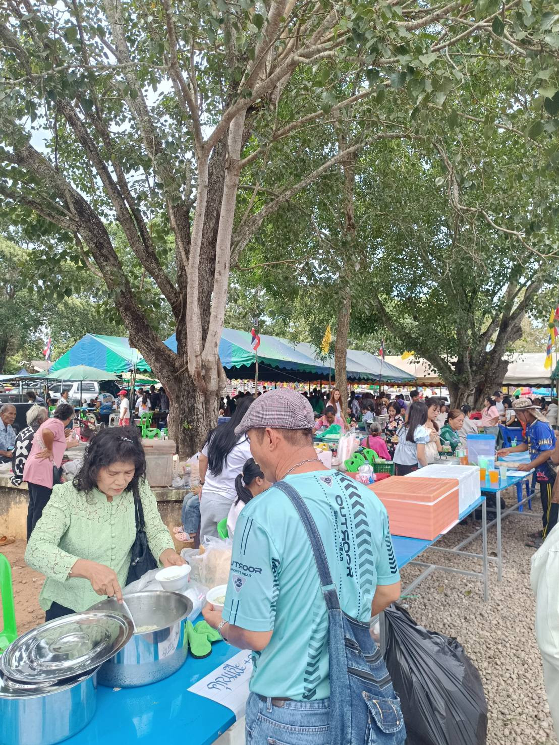 ภาพร่วมพิธีกรรมวัดลาดกระทิง