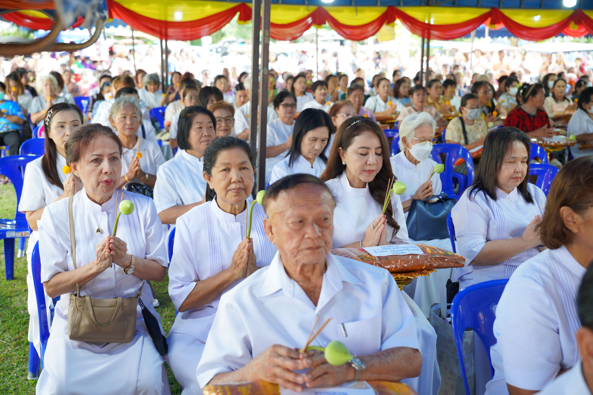 ภาพร่วมพิธีกรรมวัดเขาพระบาท