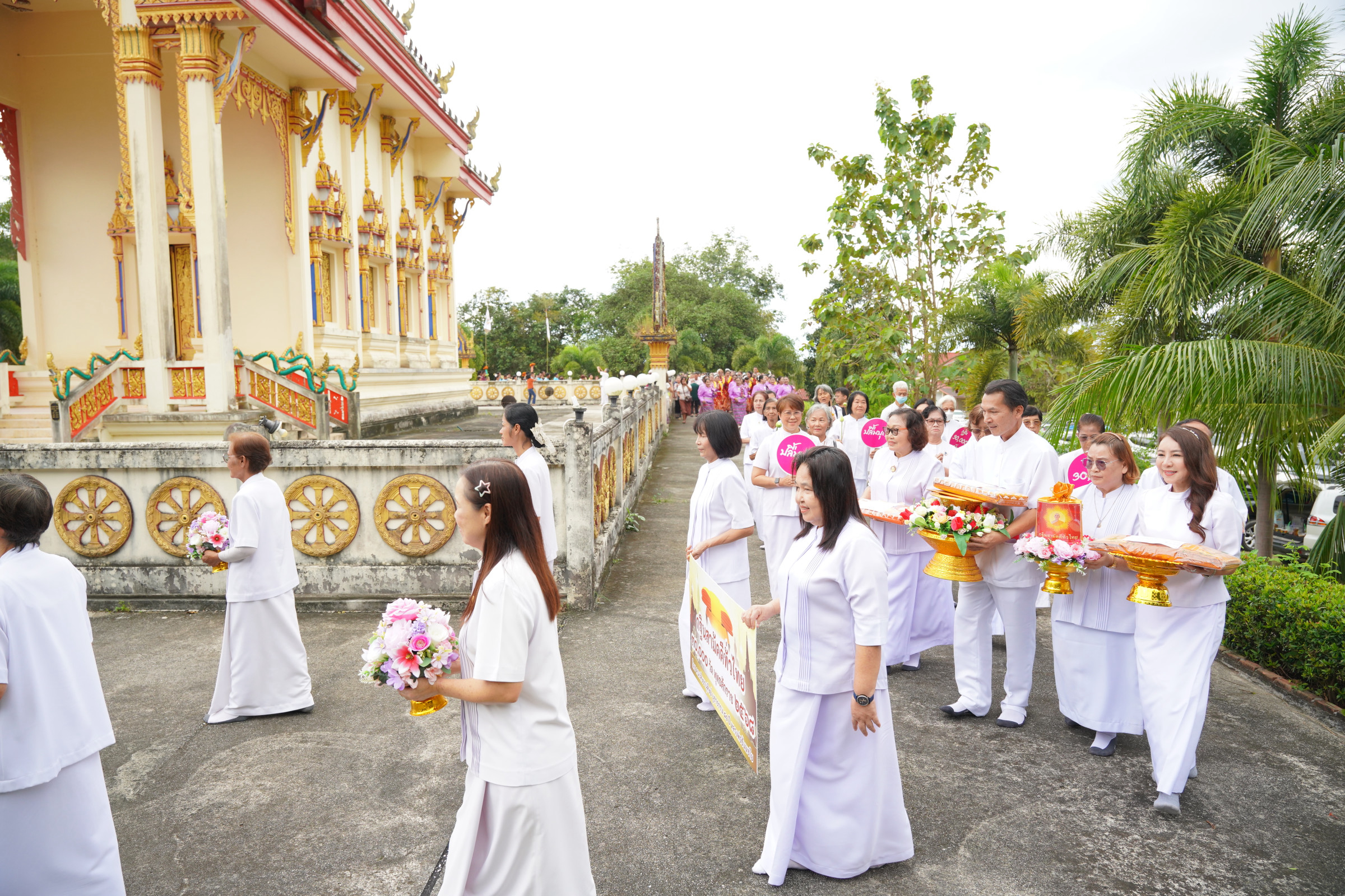 ภาพร่วมพิธีกรรมวัดเขาพระบาท
