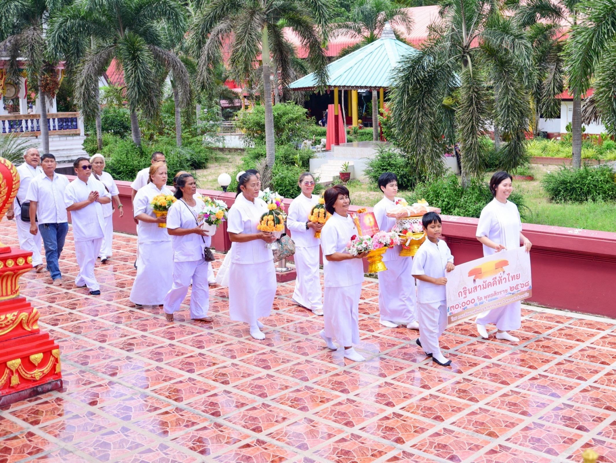 ภาพร่วมขบวนกฐินวัดหนองไร่