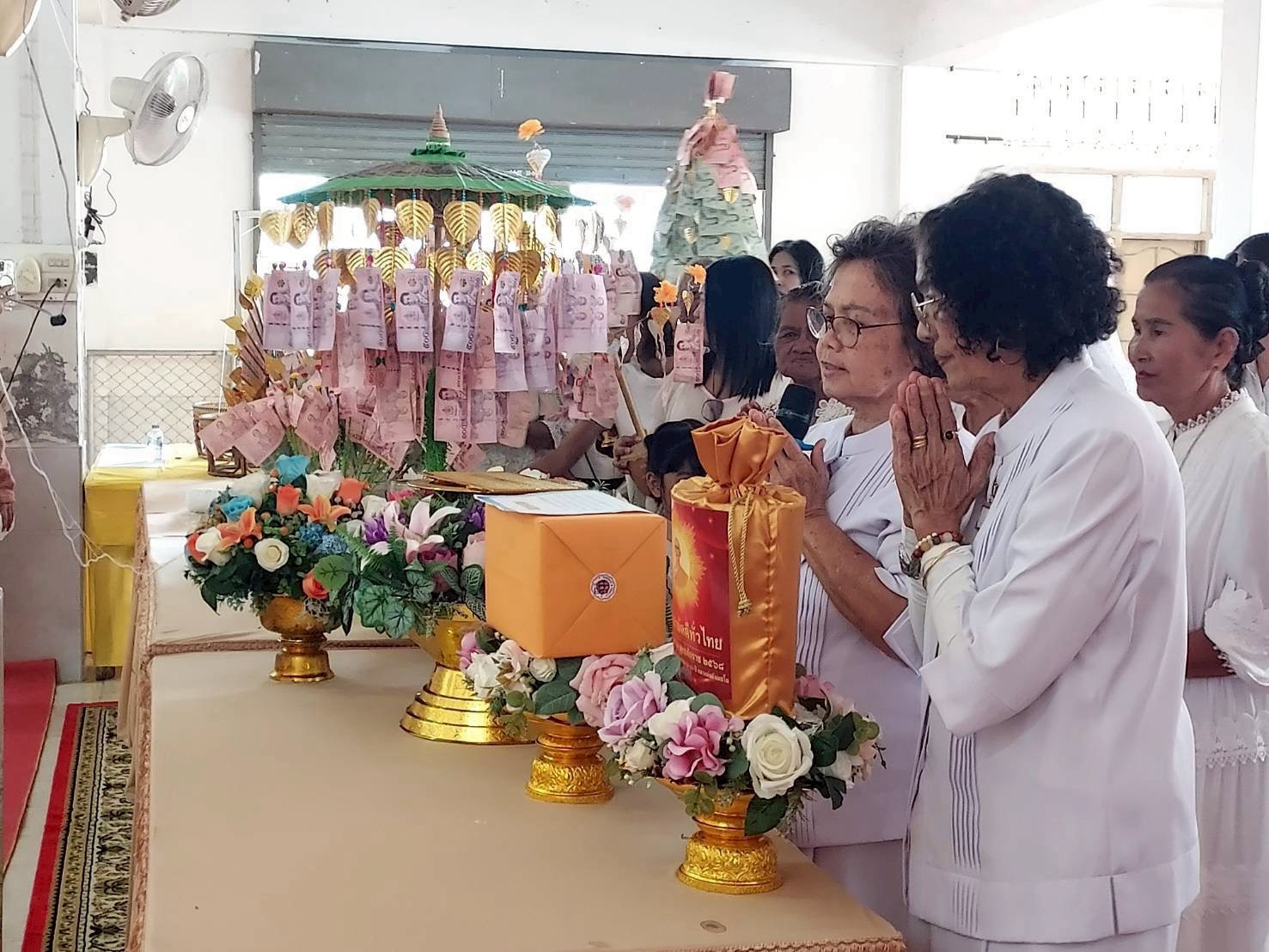 ภาพร่วมพิธีกรรมวัดทรายทอง