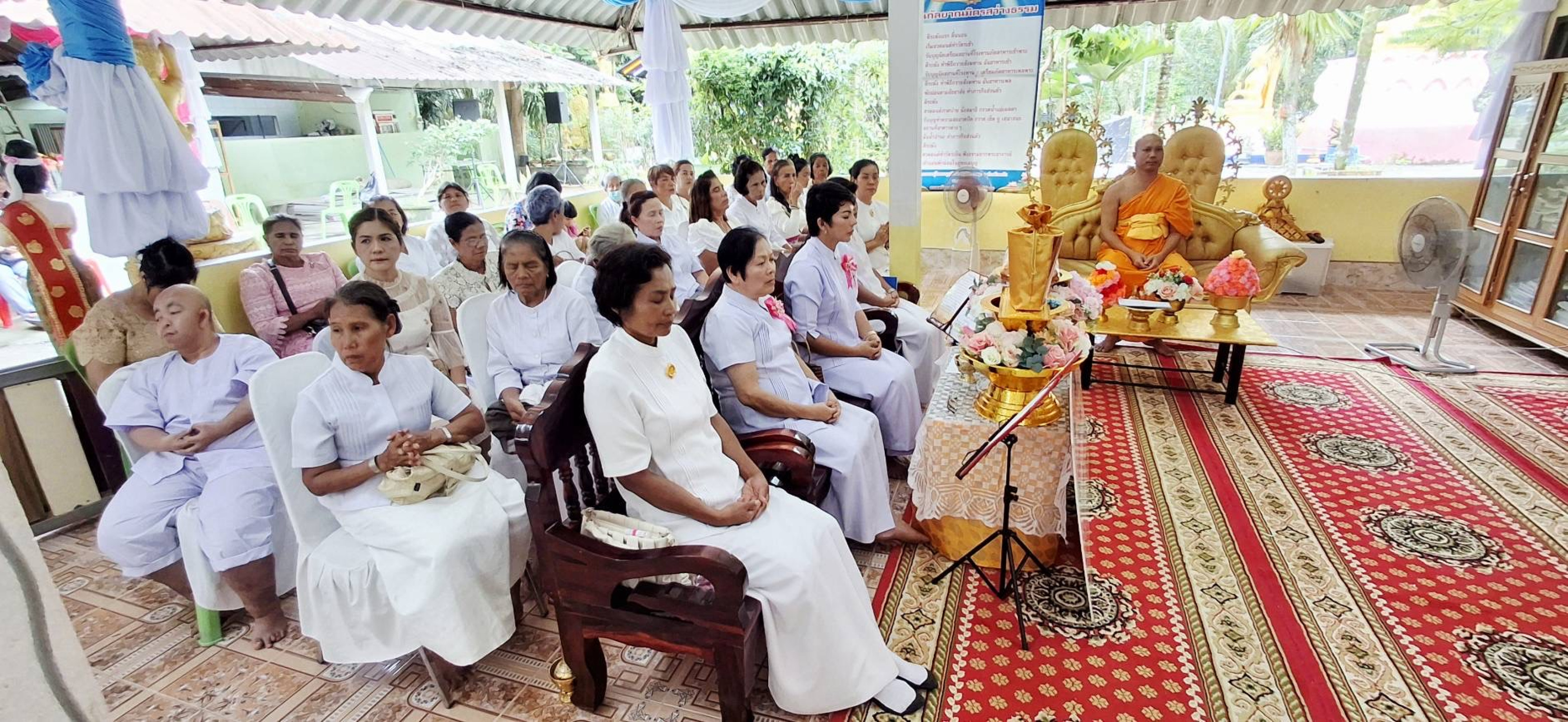 ภาพร่วมพิธีกรรมที่พักสงฆ์สวนกัลยาณมิตรสว่างธรรม