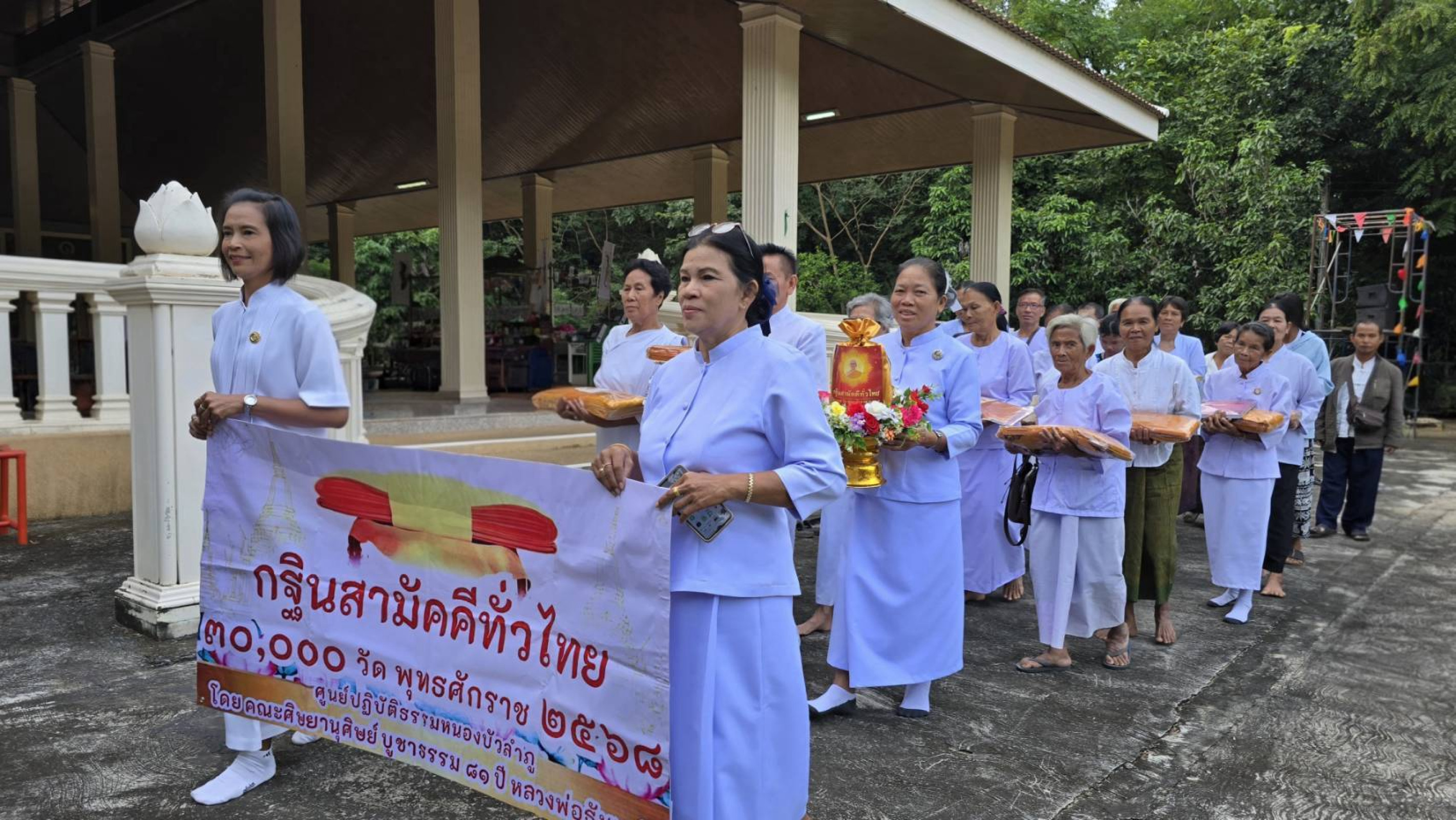 ภาพร่วมขบวนกฐินวัดธาตุกู่ประภาชัย