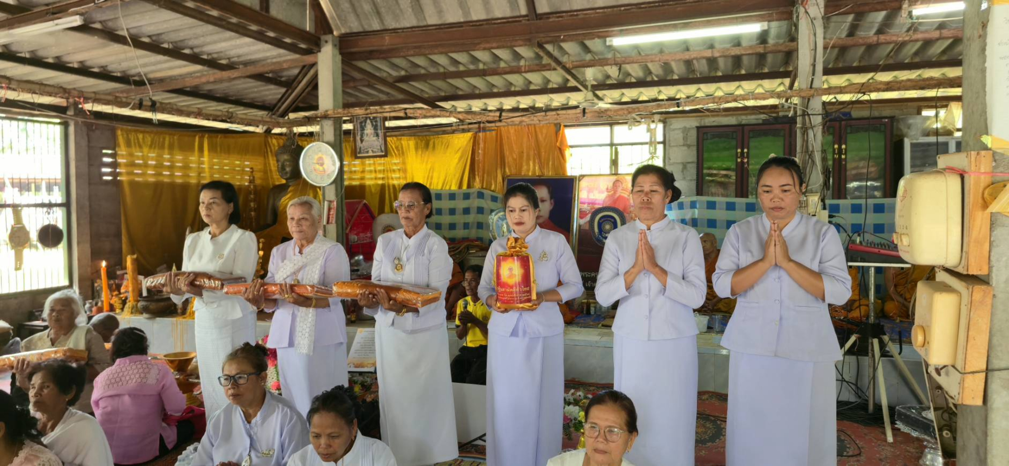 ภาพร่วมพิธีกรรมวัดป่าเทพมงคล